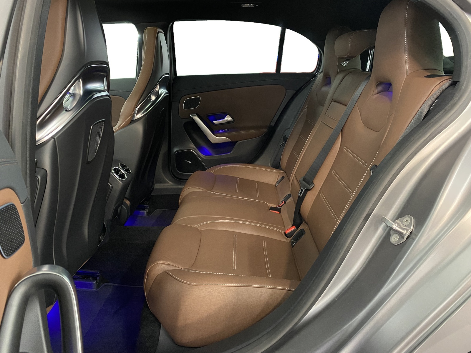 MERCEDES-BENZ A 35 AMG 4MATIC - 8