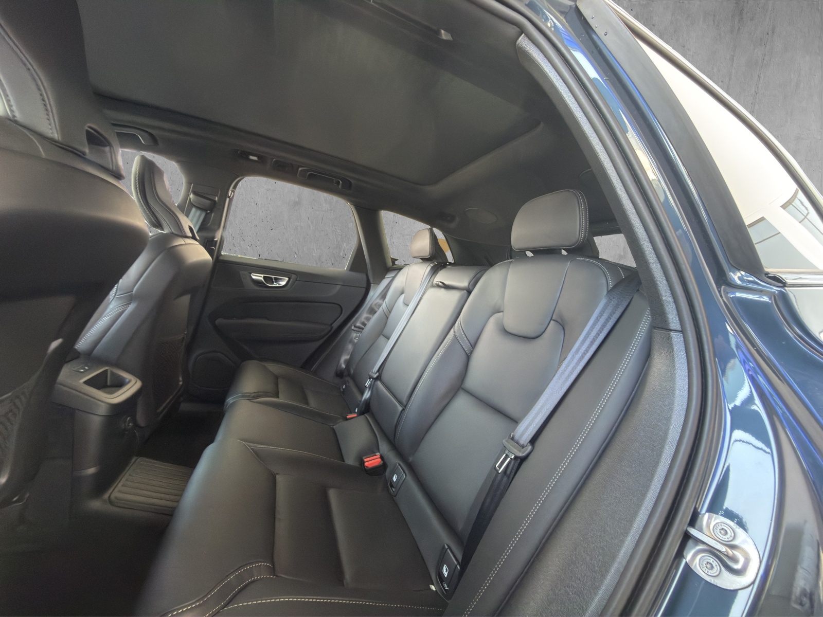VOLVO XC60 T6 eAWD PluginHybrid Black Edition Geartronic - 16