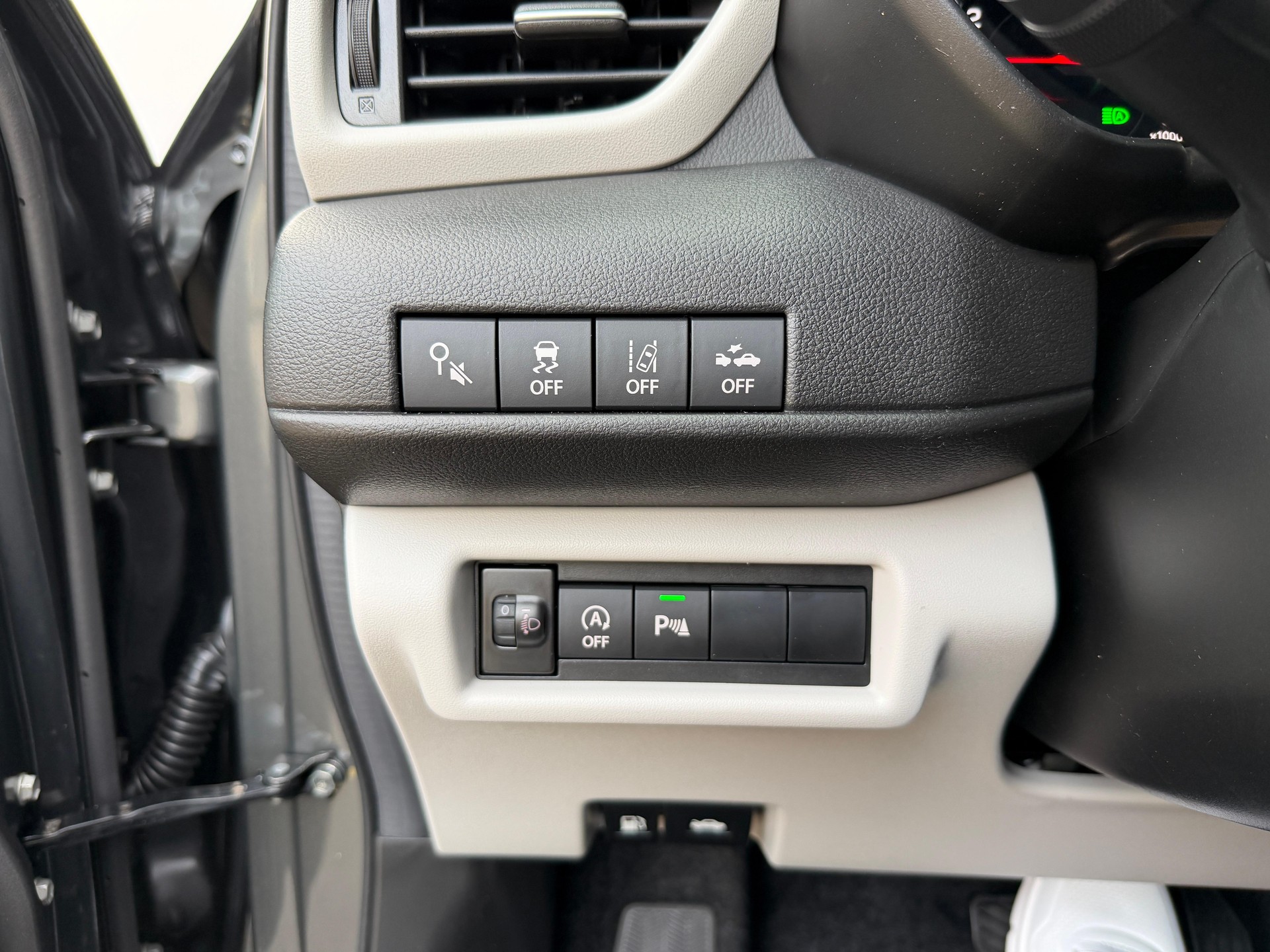 SUZUKI Swift 1.2 Sakura Top Hybrid - 12