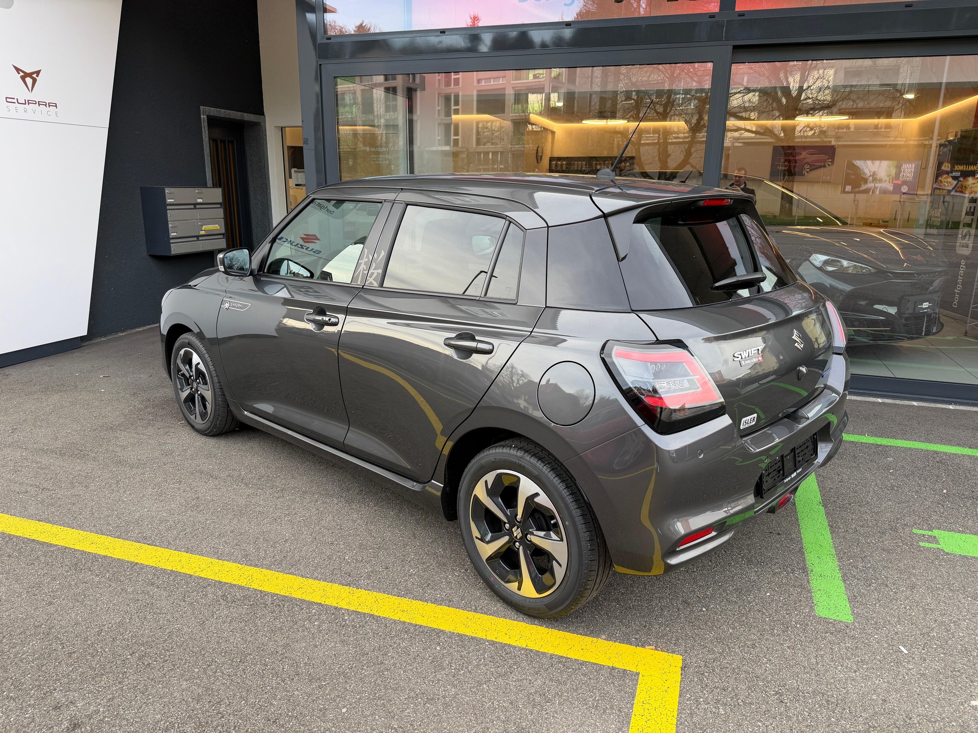 SUZUKI Swift 1.2 Sakura Top Hybrid - 4