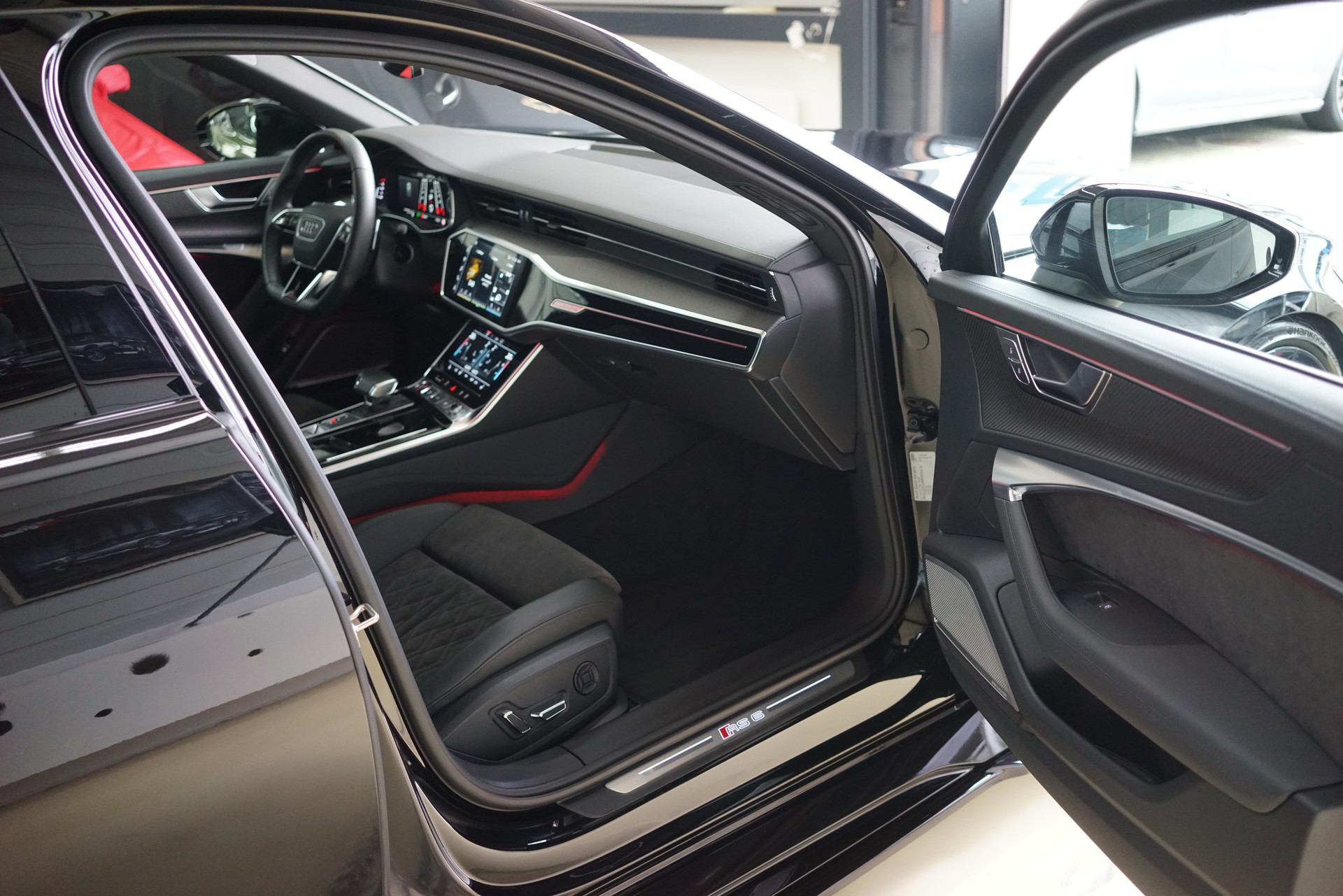 AUDI RS6 Avant 4.0 TFSI V8 quattro - 27