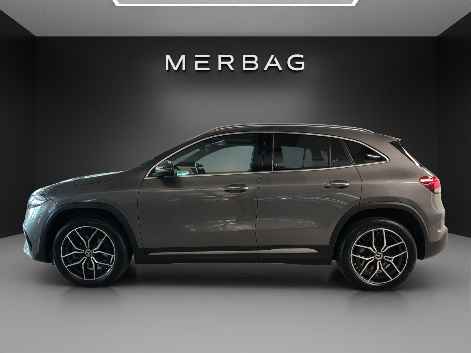 MERCEDES-BENZ EQA 300 AMG Line 4Matic - 3