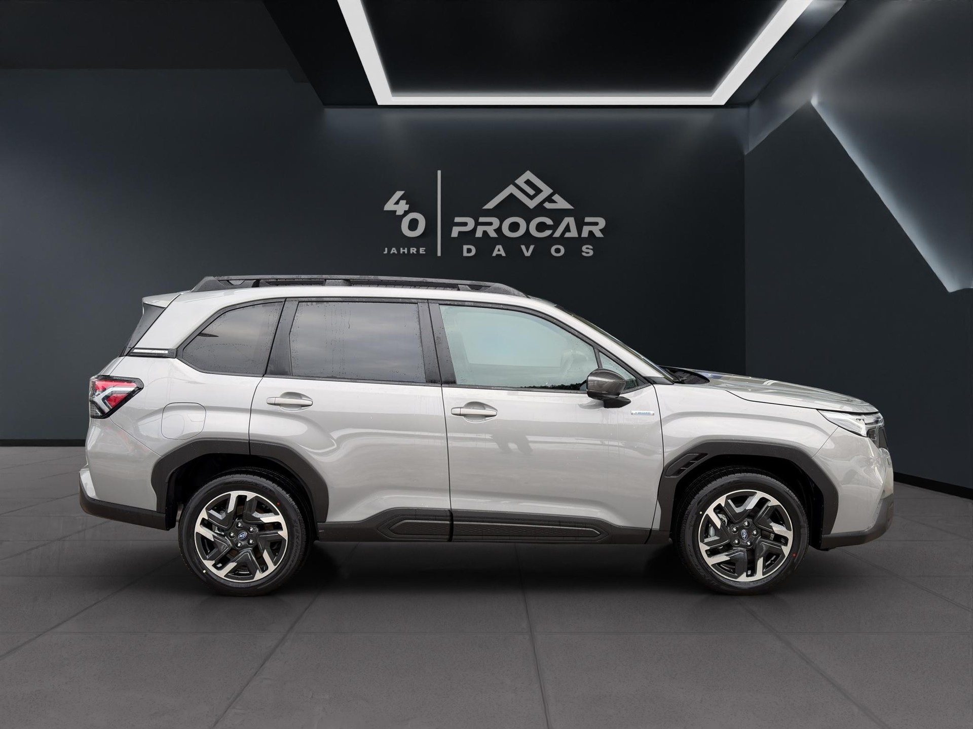 SUBARU Forester Station 2.0i e-Boxer Swiss Plus - 2