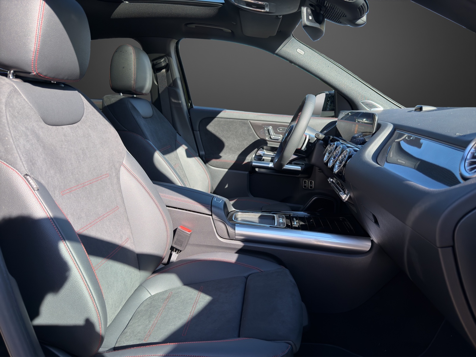 MERCEDES-BENZ GLA 250 e EQ Star 8G-DCT - 12