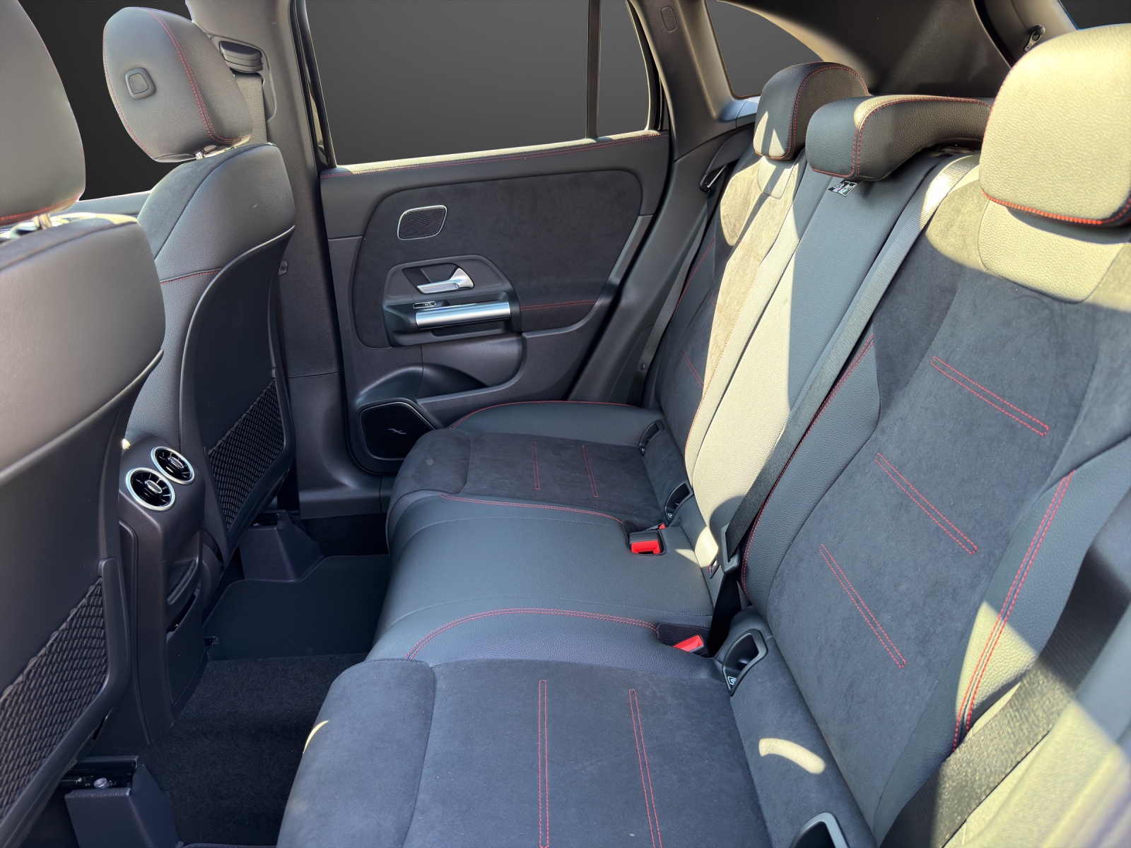 MERCEDES-BENZ GLA 250 e EQ Star 8G-DCT - 11