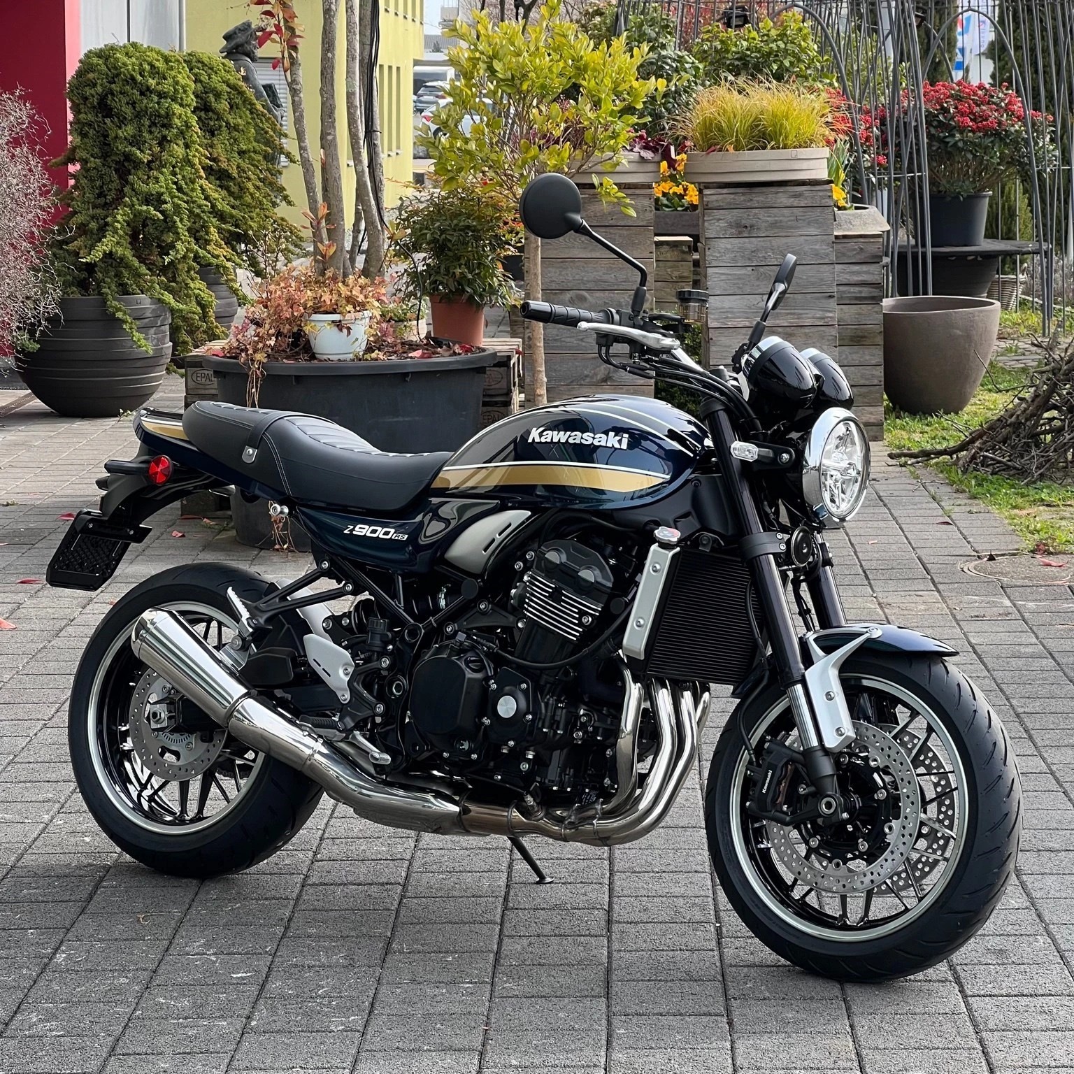 KAWASAKI Z 900 RS - 16