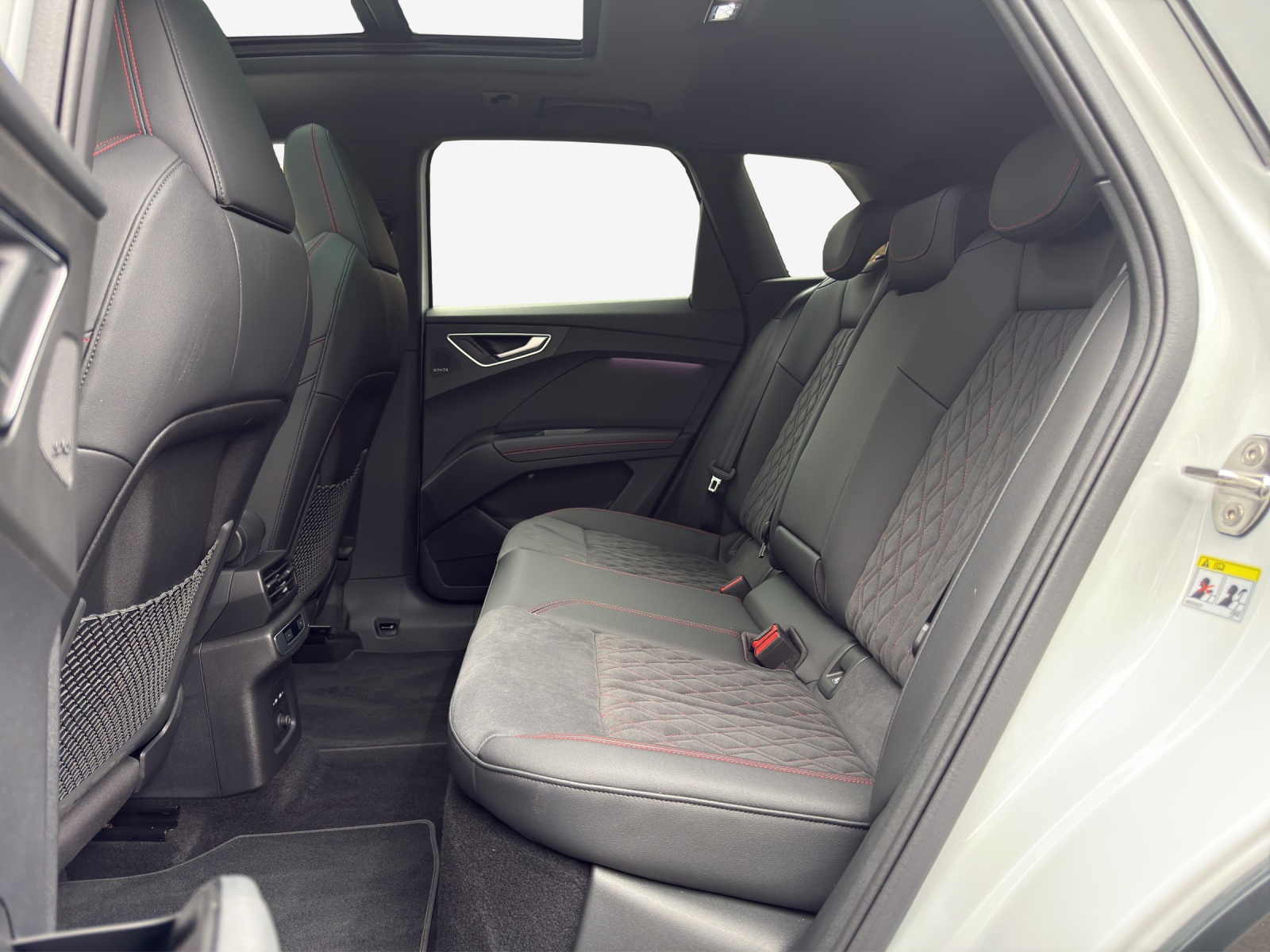 AUDI Q4 e-tron 45 quattro - 12