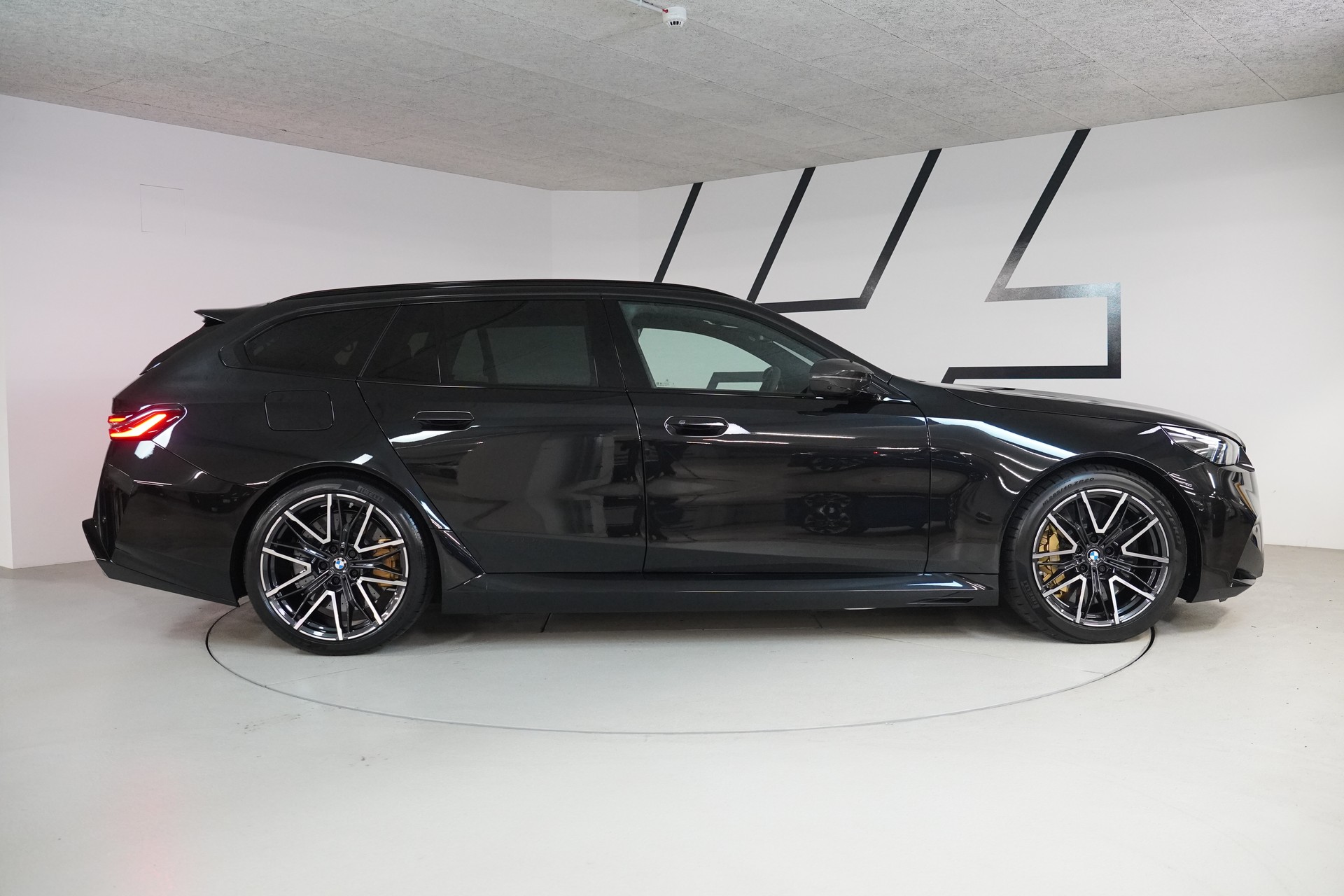 BMW M5 xDrive Touring - 8