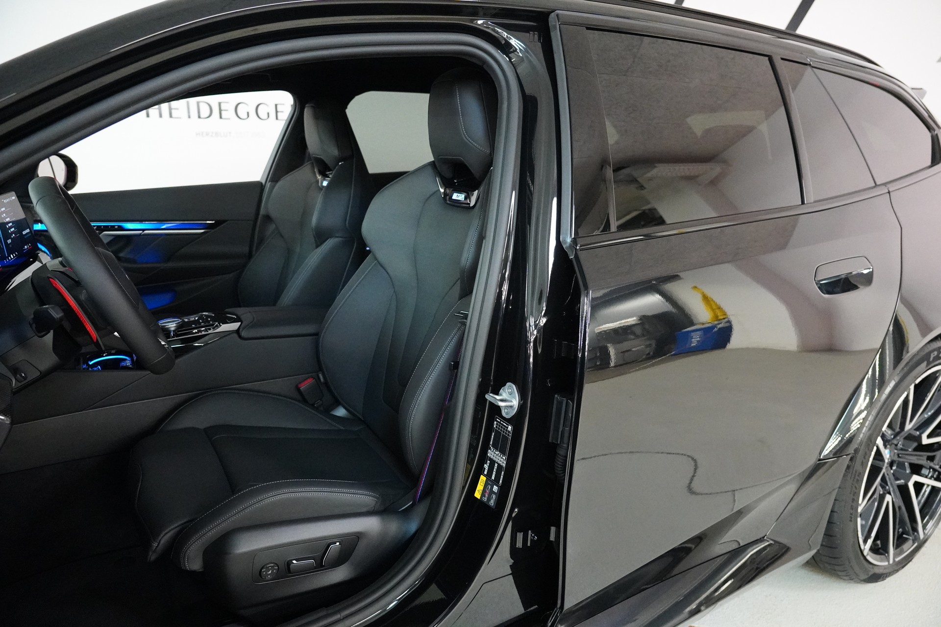 BMW M5 xDrive Touring - 12