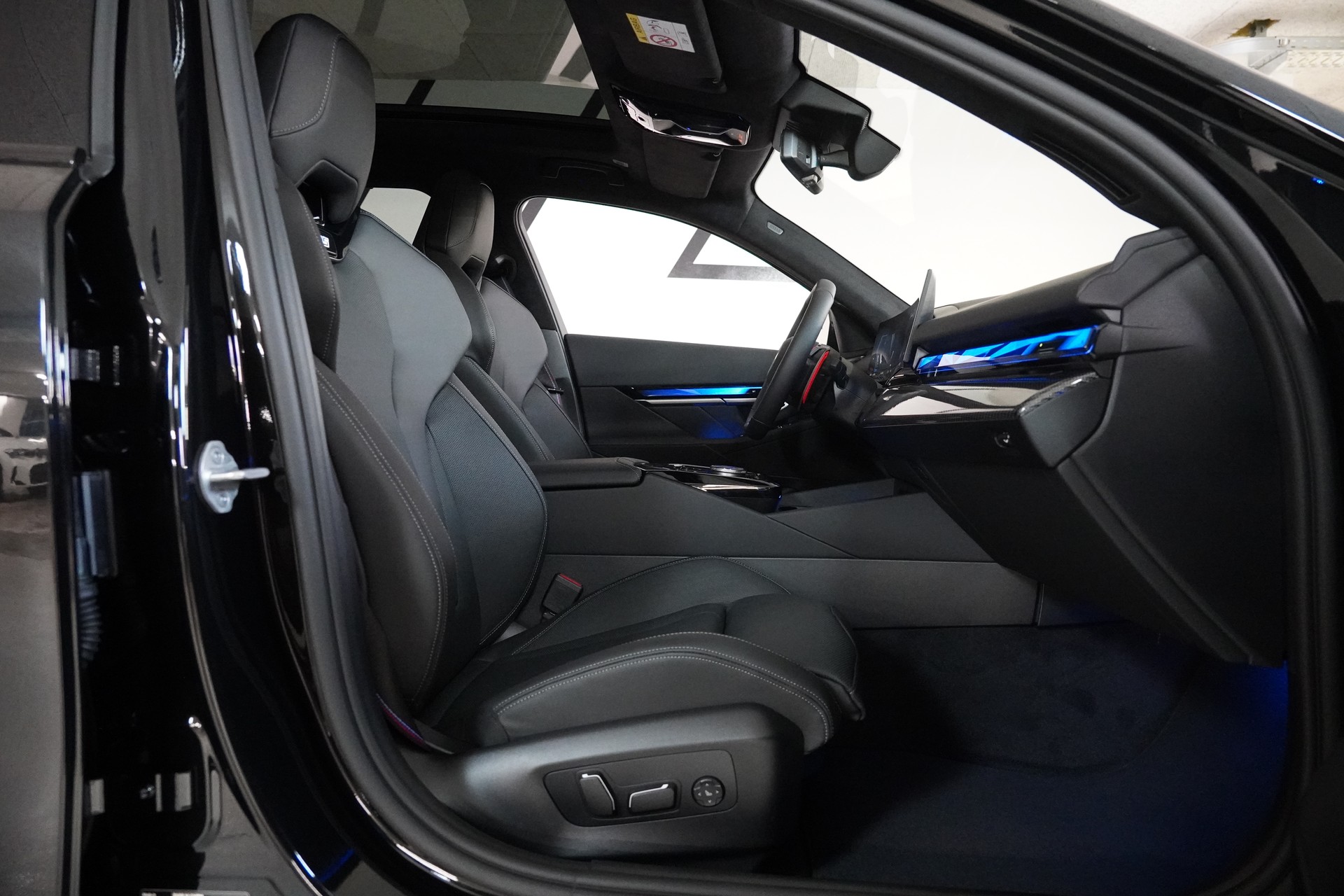 BMW M5 xDrive Touring - 14