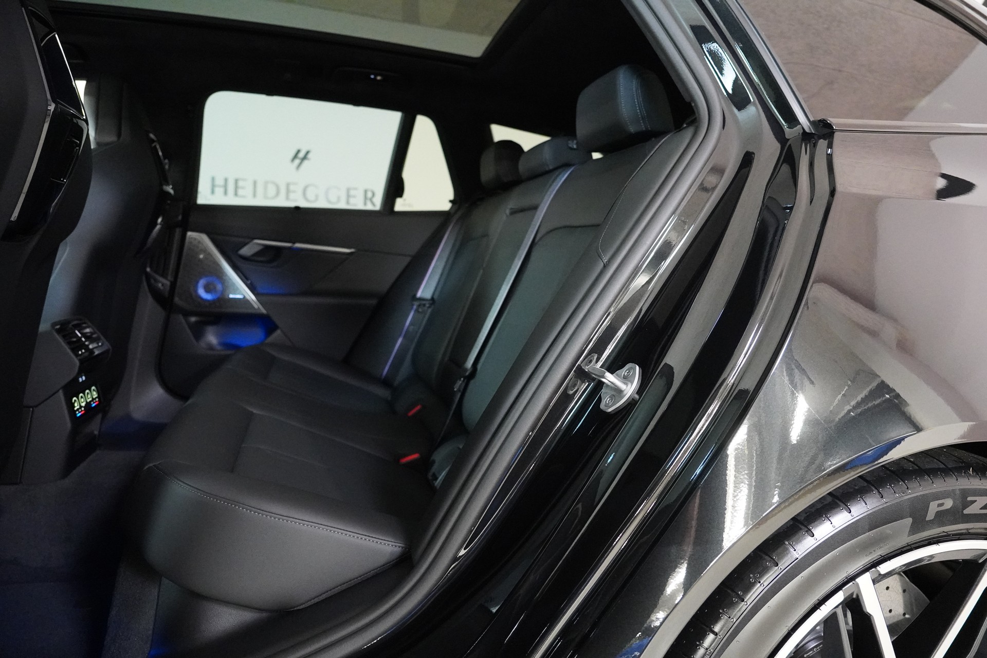 BMW M5 xDrive Touring - 13