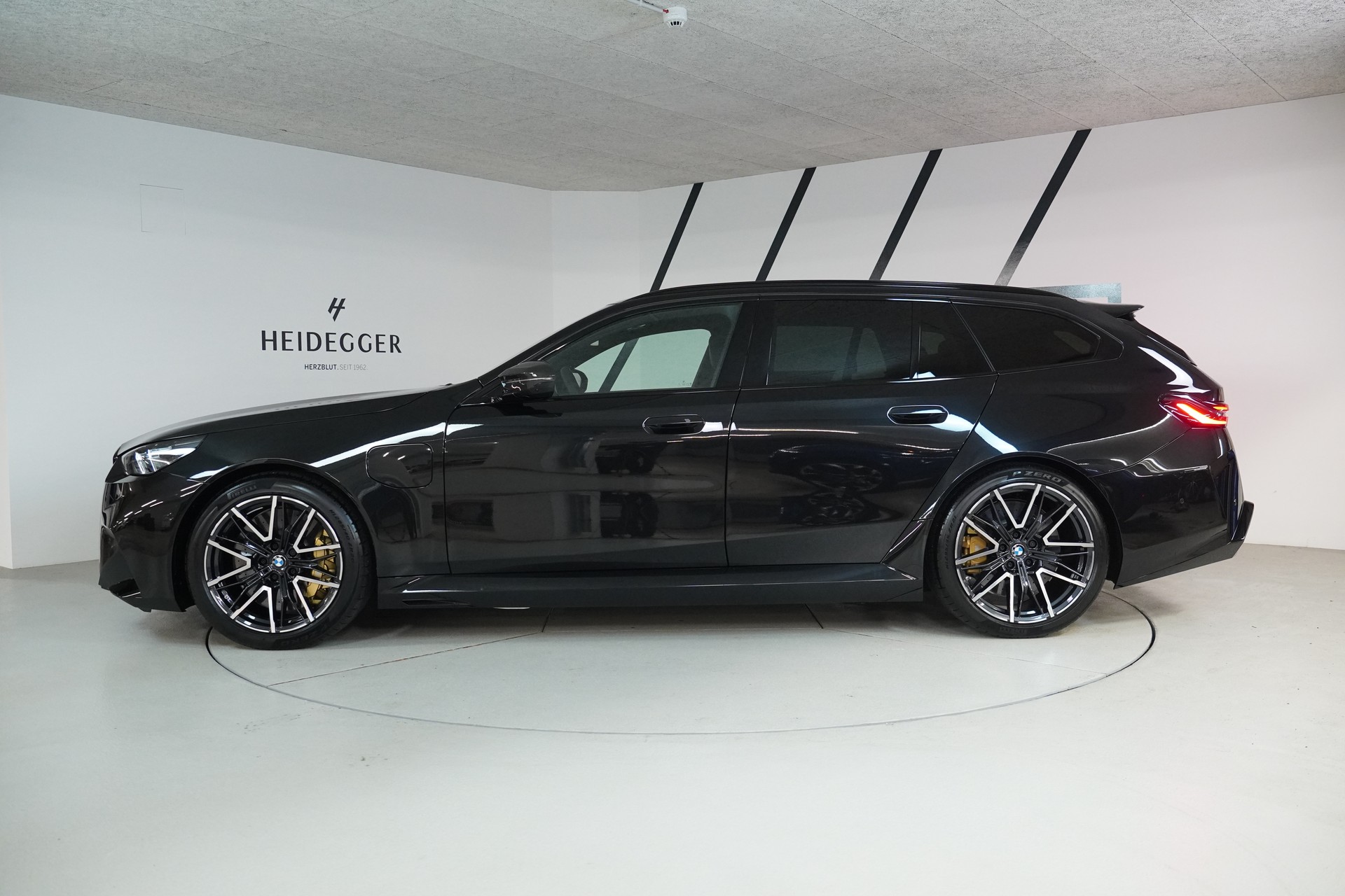 BMW M5 xDrive Touring - 4