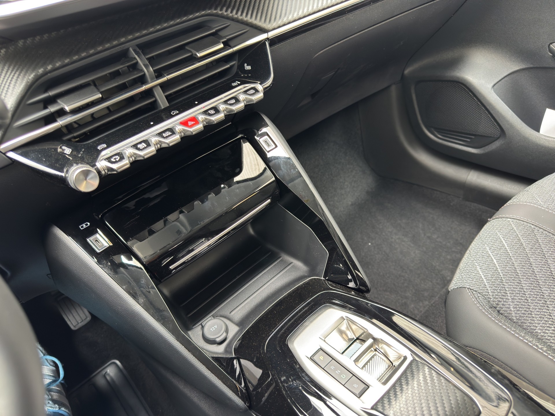 PEUGEOT 208 Allure - 11