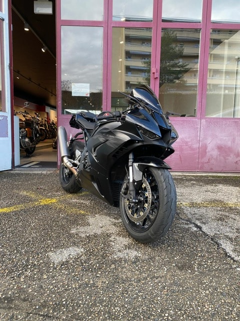 HONDA CBR 1000 RR-R