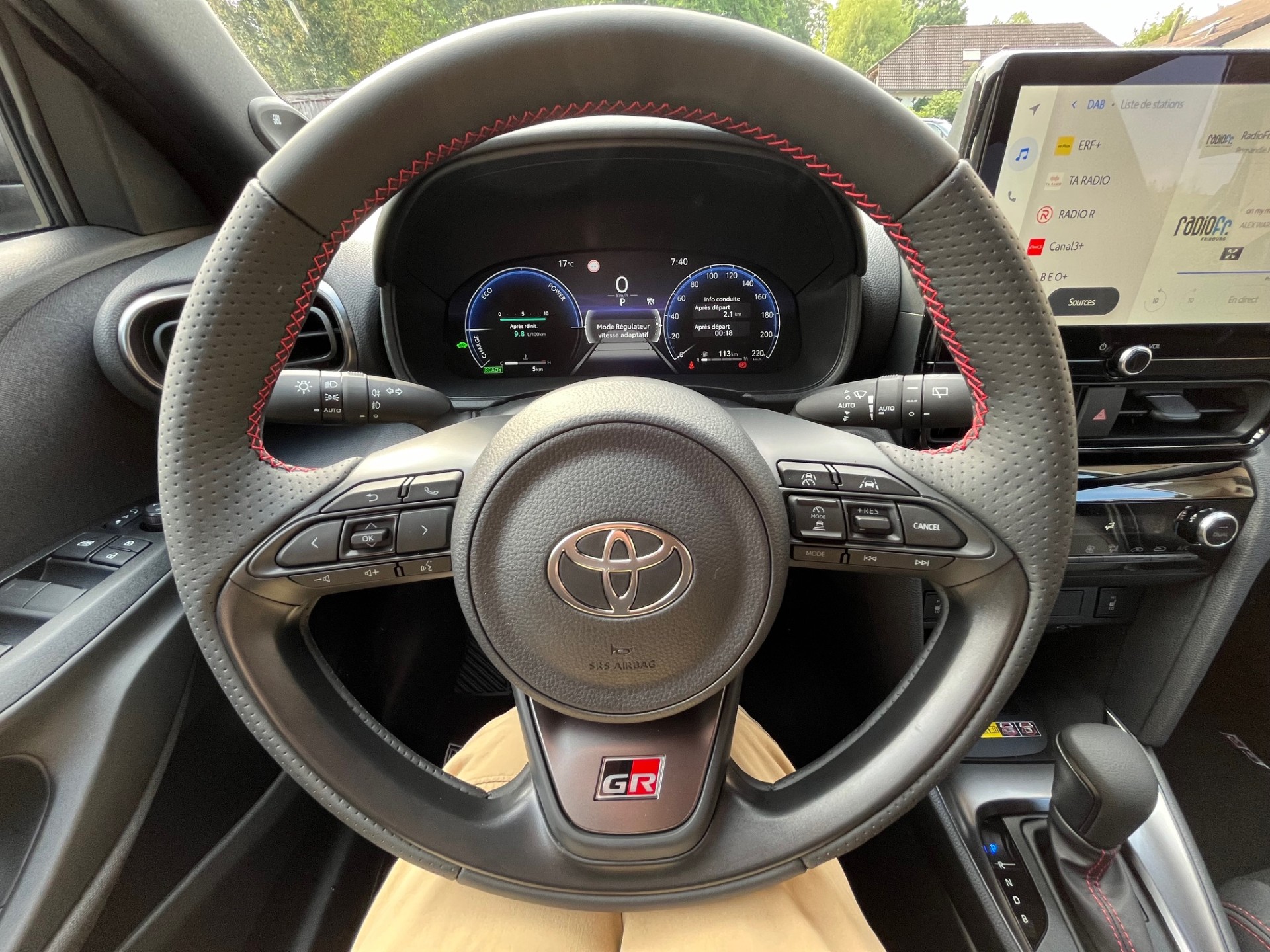 TOYOTA Yaris Cross 1.5 GR Sport e-CVT - 11