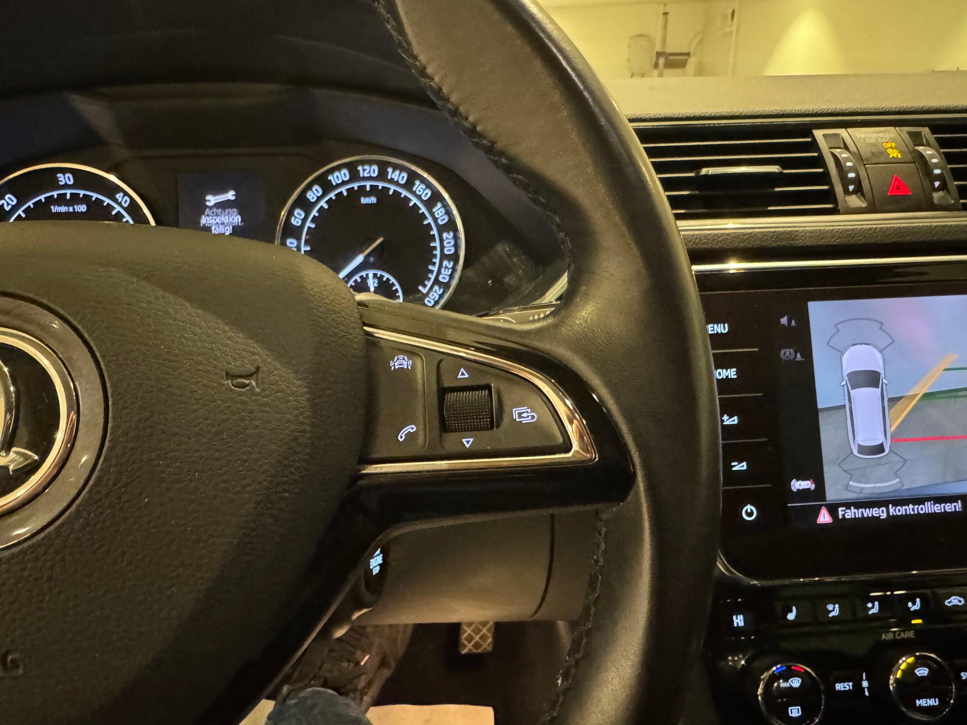 SKODA Superb Combi 2.0 TDI Style DSG - 12