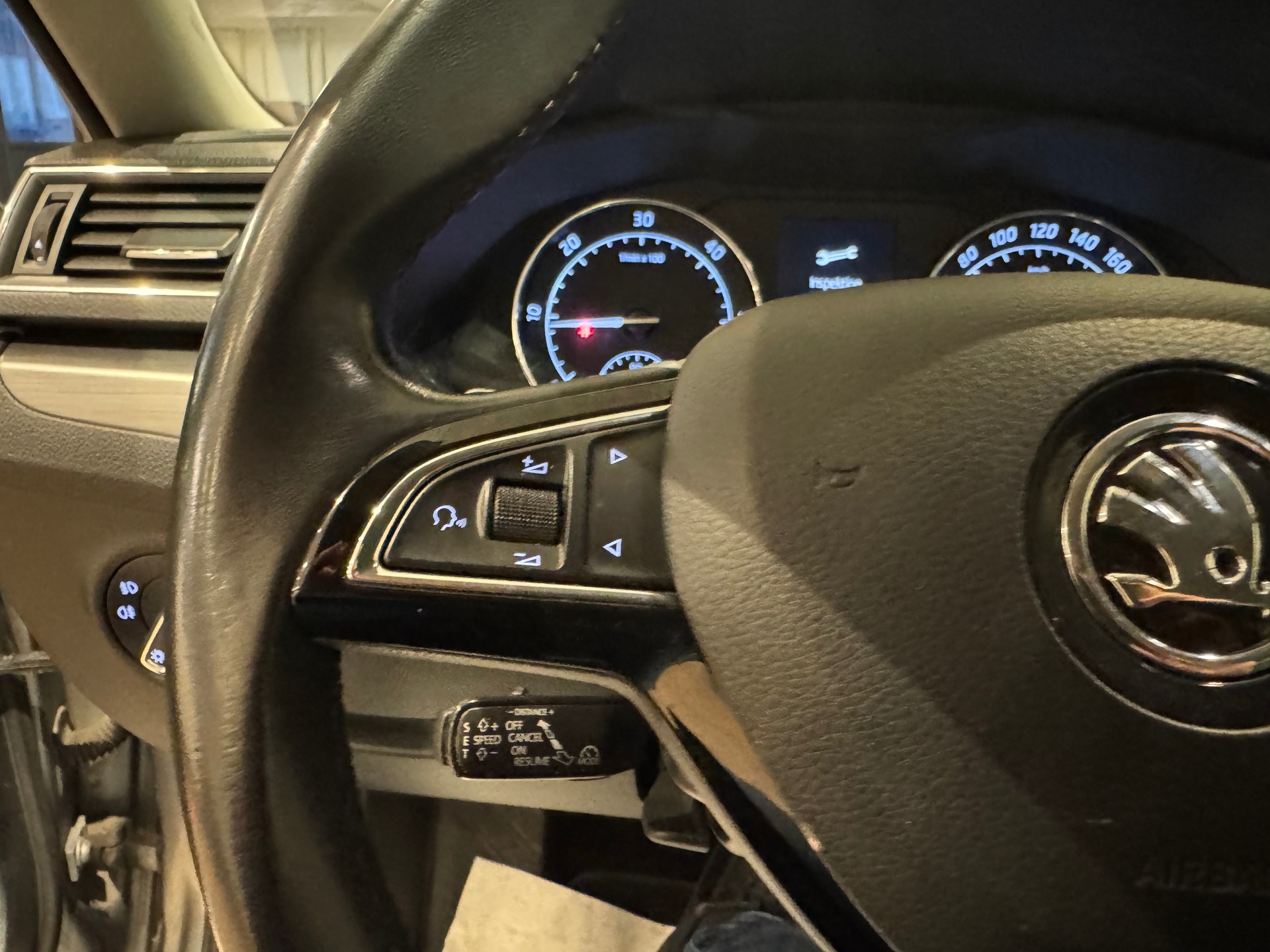 SKODA Superb Combi 2.0 TDI Style DSG - 13