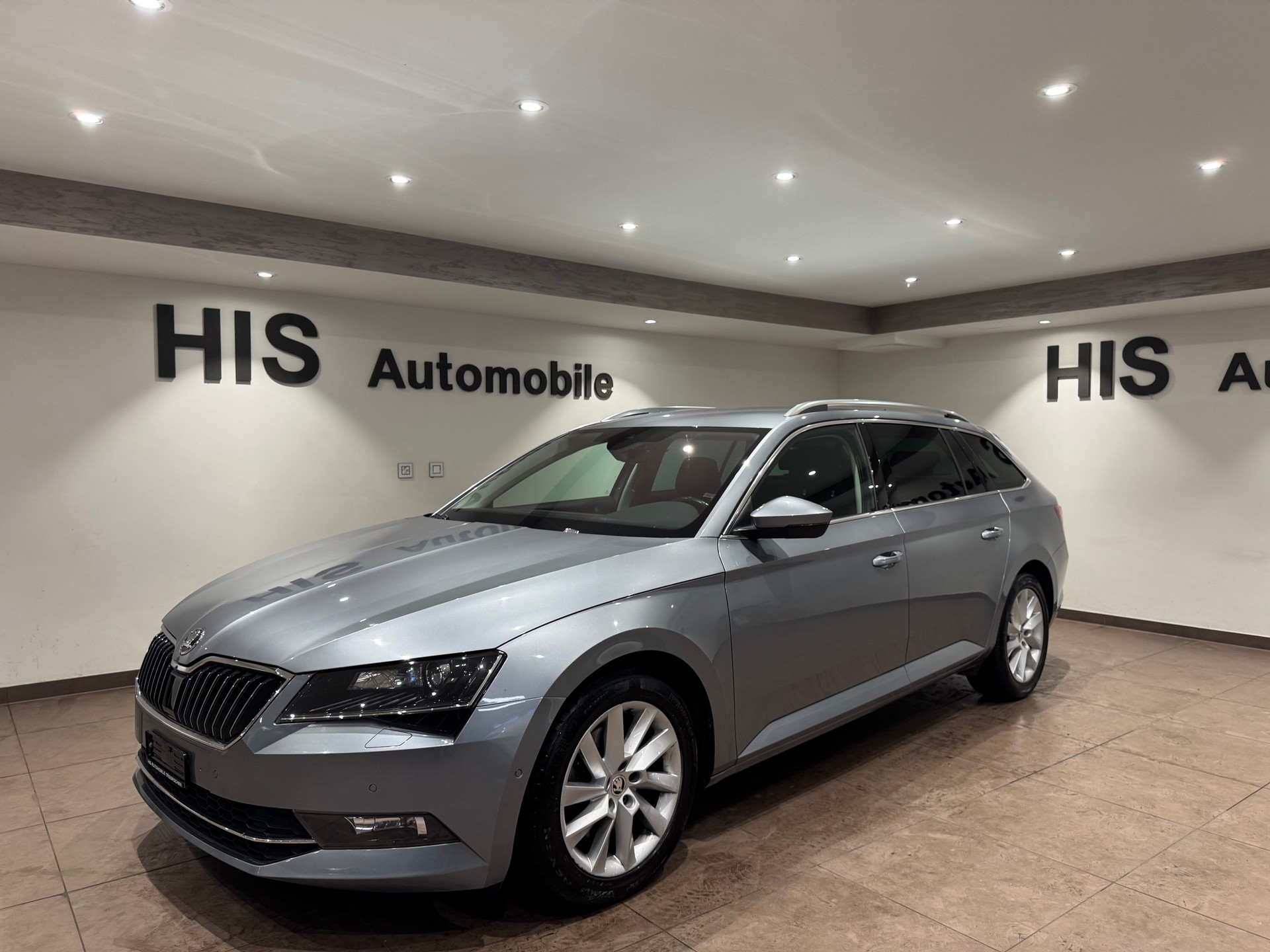 SKODA Superb Combi 2.0 TDI Style DSG - 2