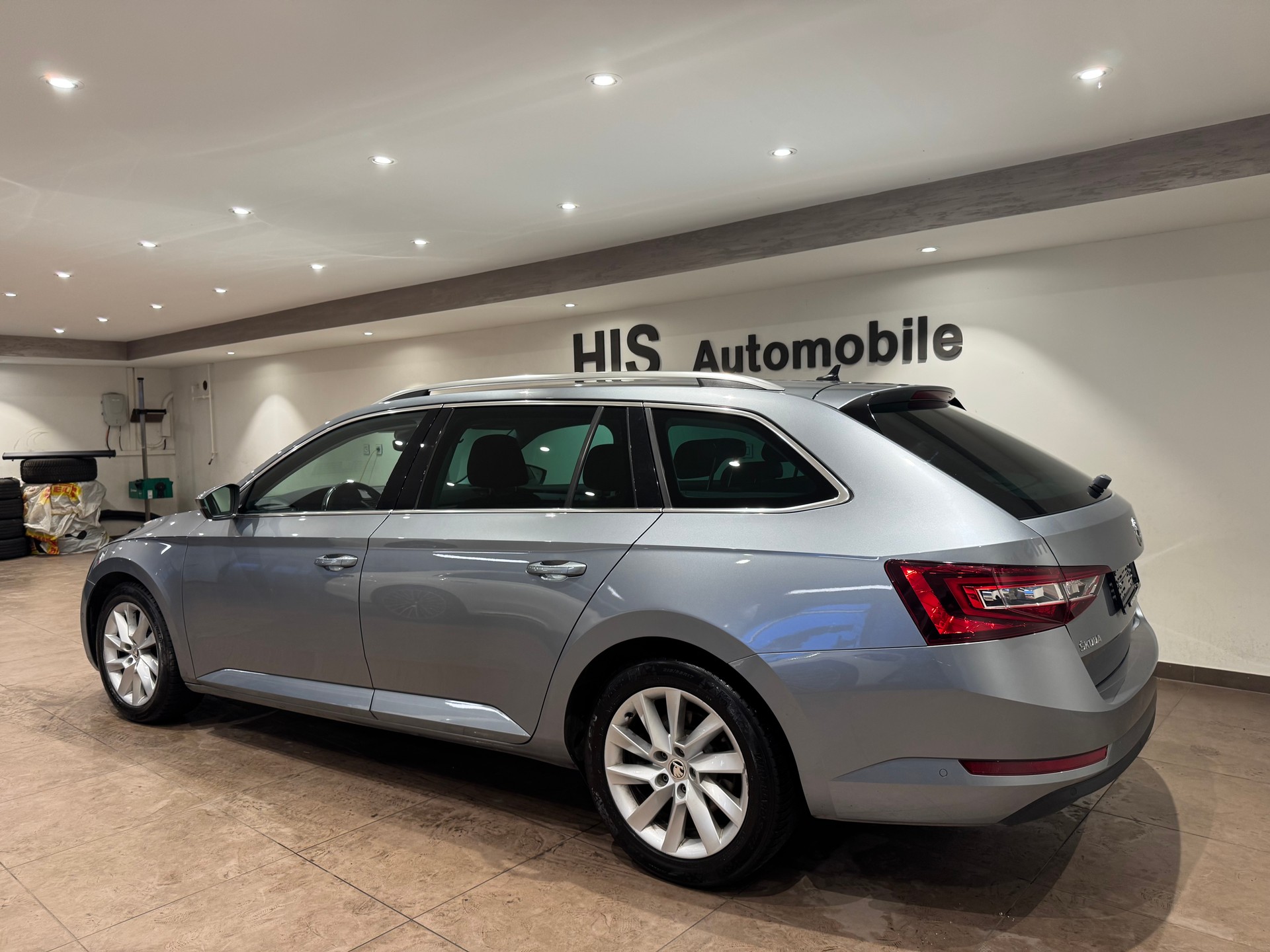 SKODA Superb Combi 2.0 TDI Style DSG - 4