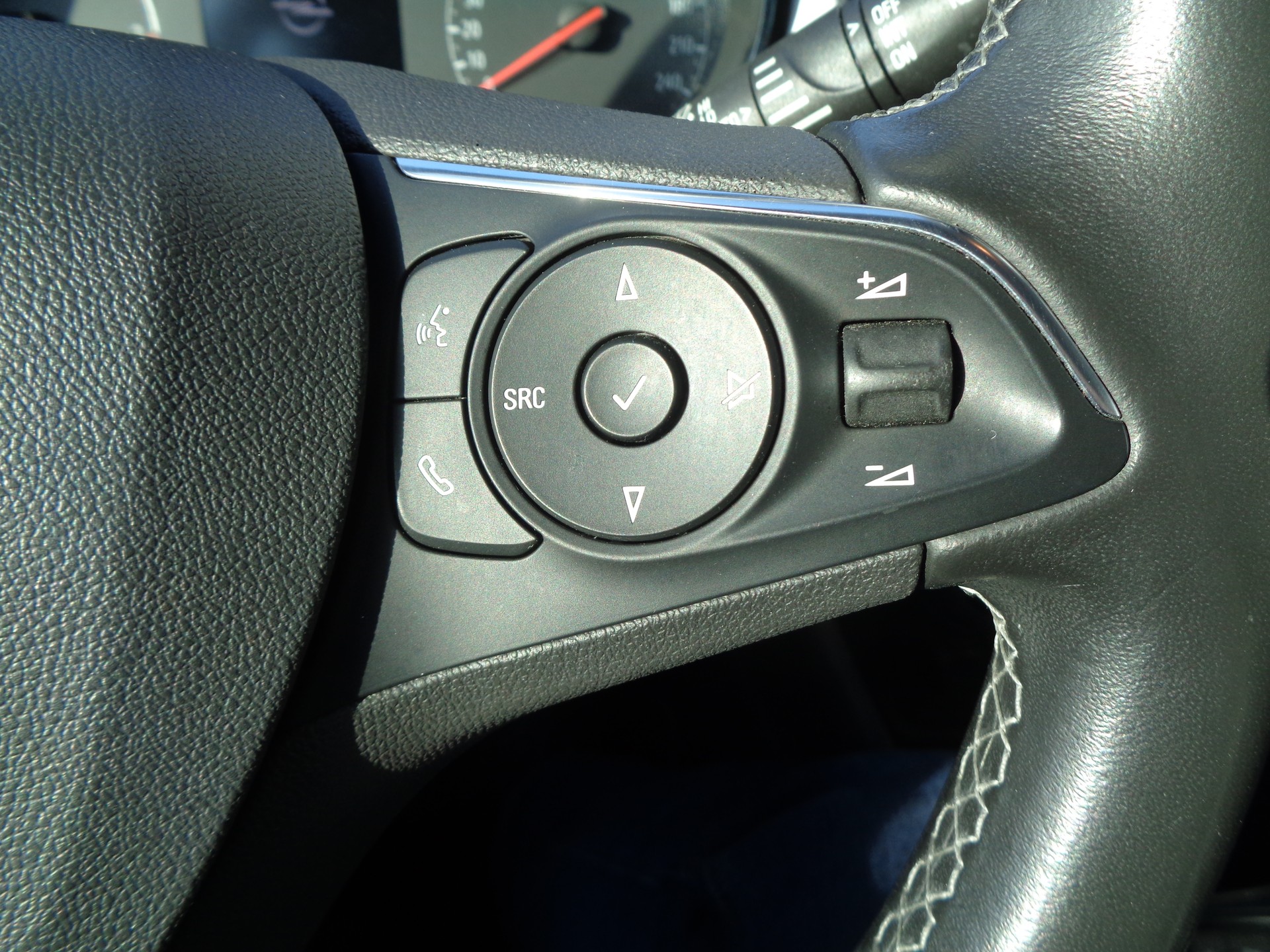 OPEL Crossland X 1.2i Enjoy - 17