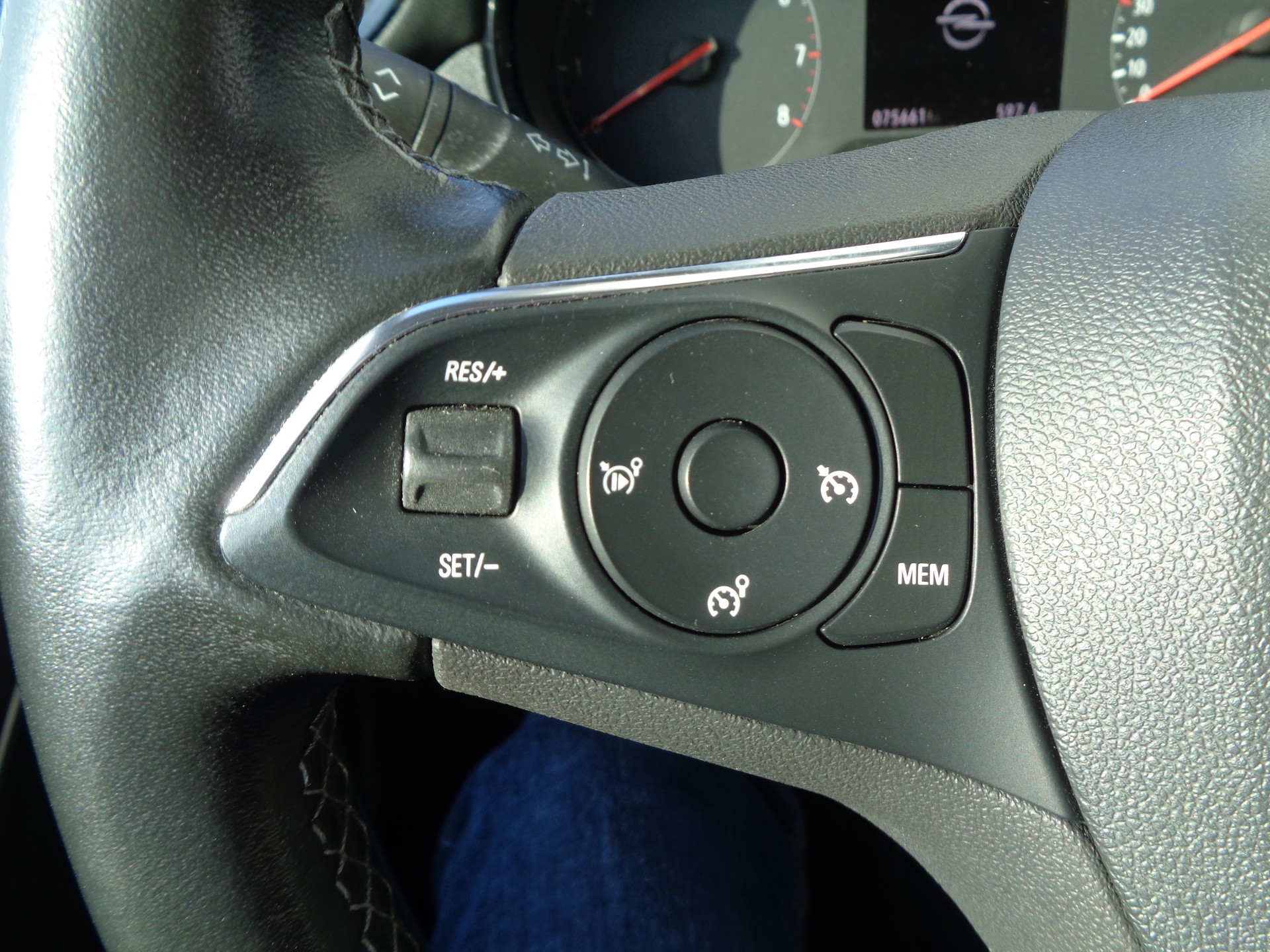 OPEL Crossland X 1.2i Enjoy - 16