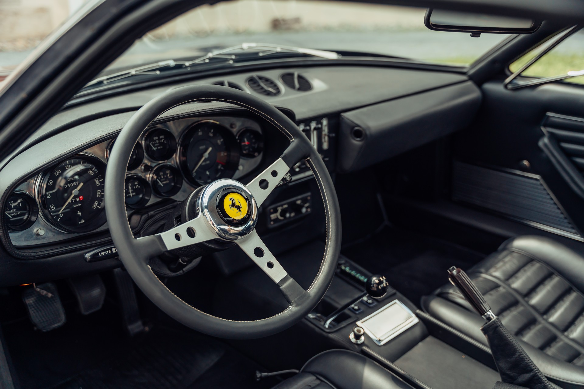 FERRARI 365 GTB/4 Daytona - 10