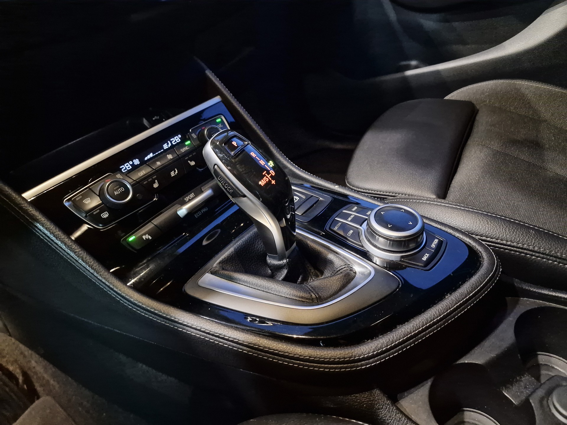 BMW 220d xDrive Active Tourer Steptronic Sport Line AHK 8xReif 12Mt Gara - 27