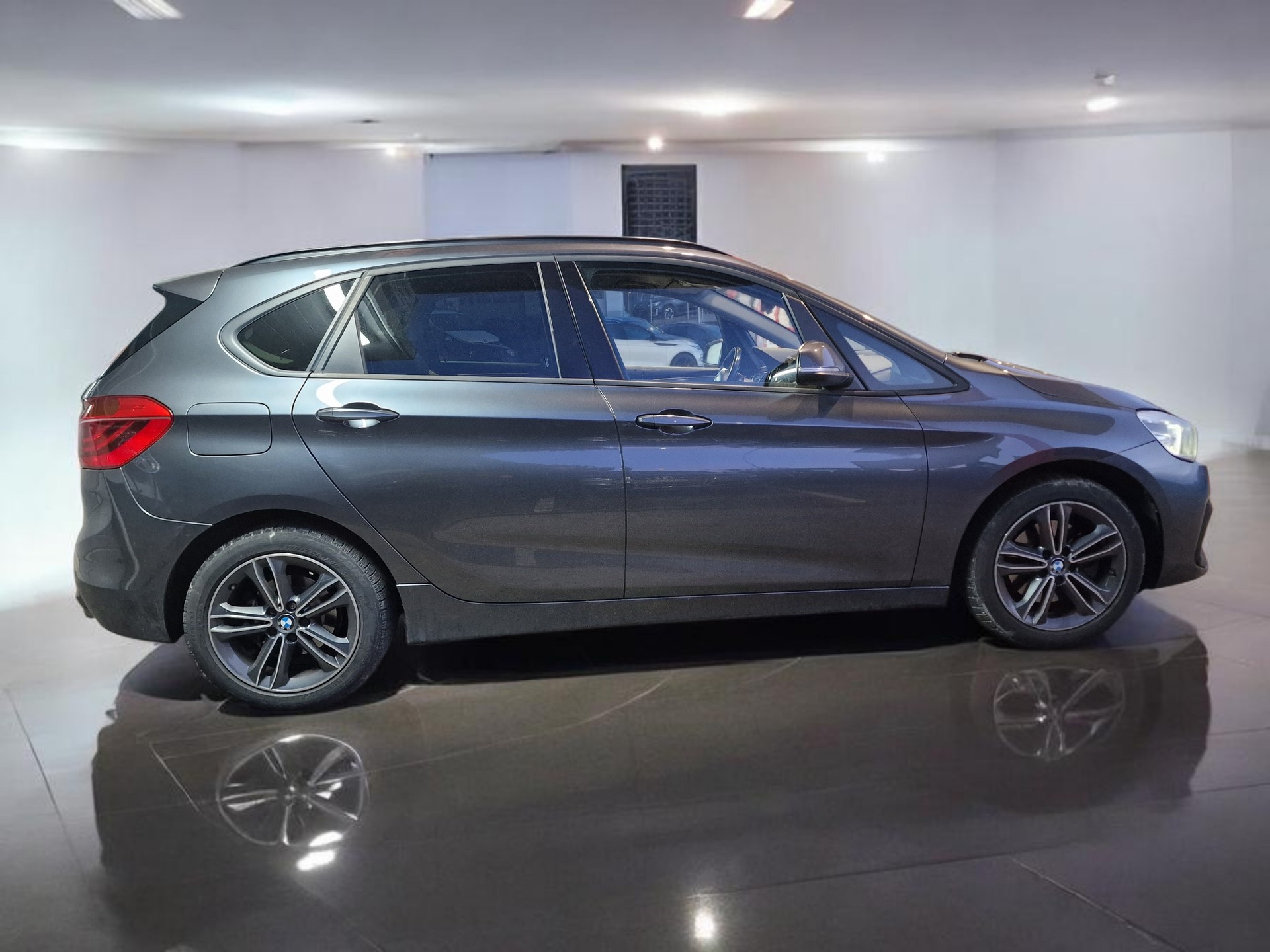 BMW 220d xDrive Active Tourer Steptronic Sport Line AHK 8xReif 12Mt Gara - 4