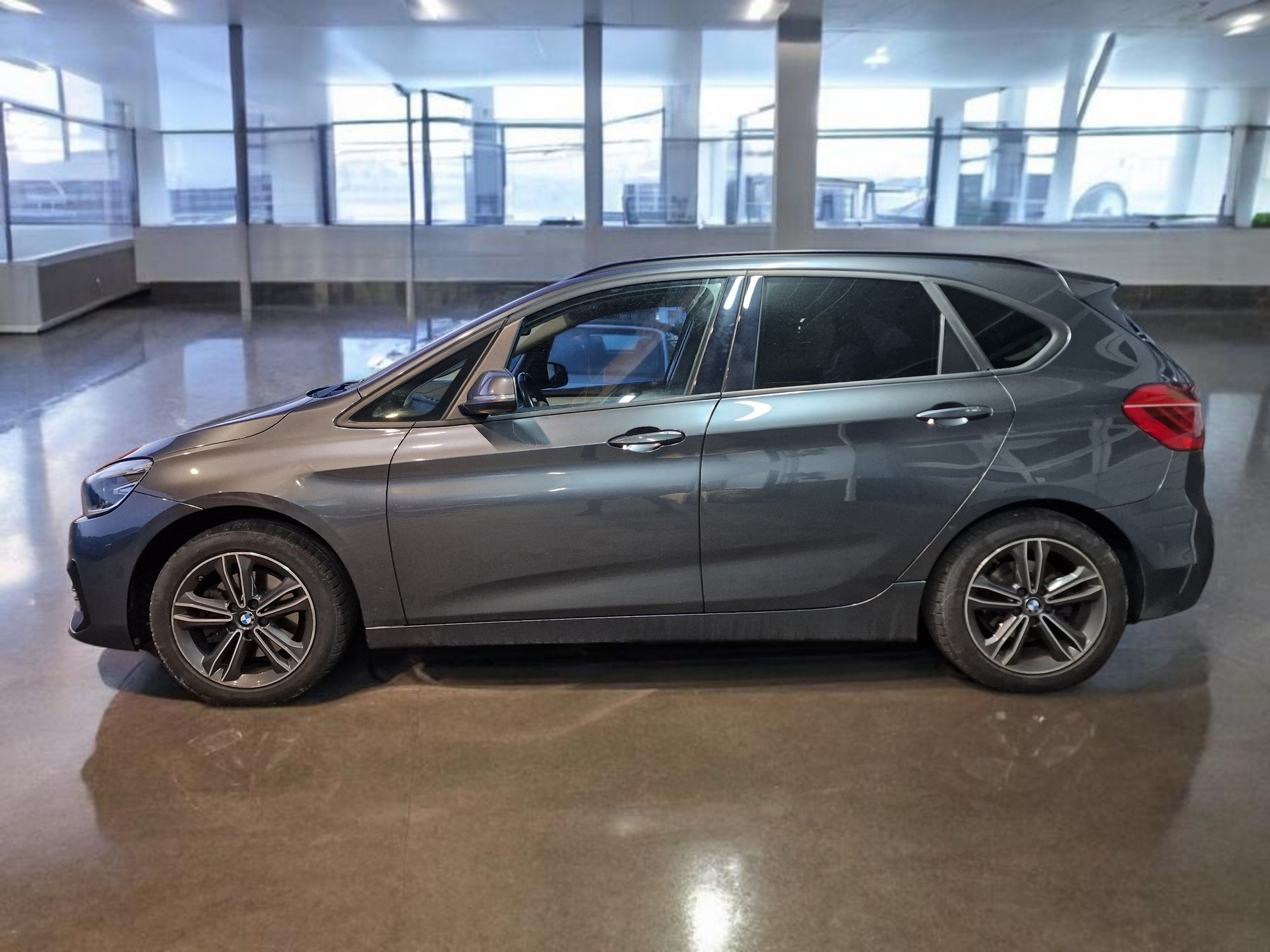 BMW 220d xDrive Active Tourer Steptronic Sport Line AHK 8xReif 12Mt Gara