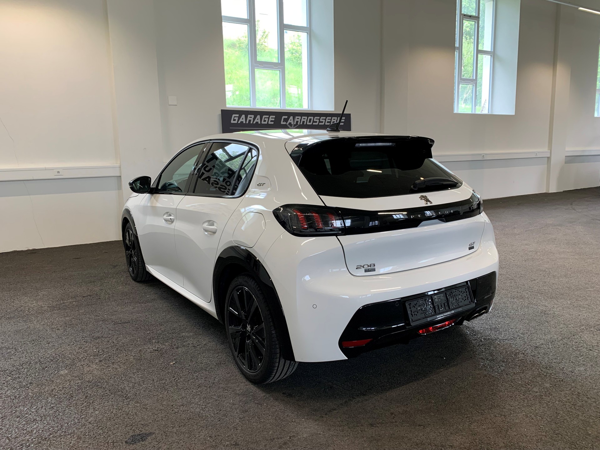 PEUGEOT 208 1.2 PureTech GT EAT8 - 6