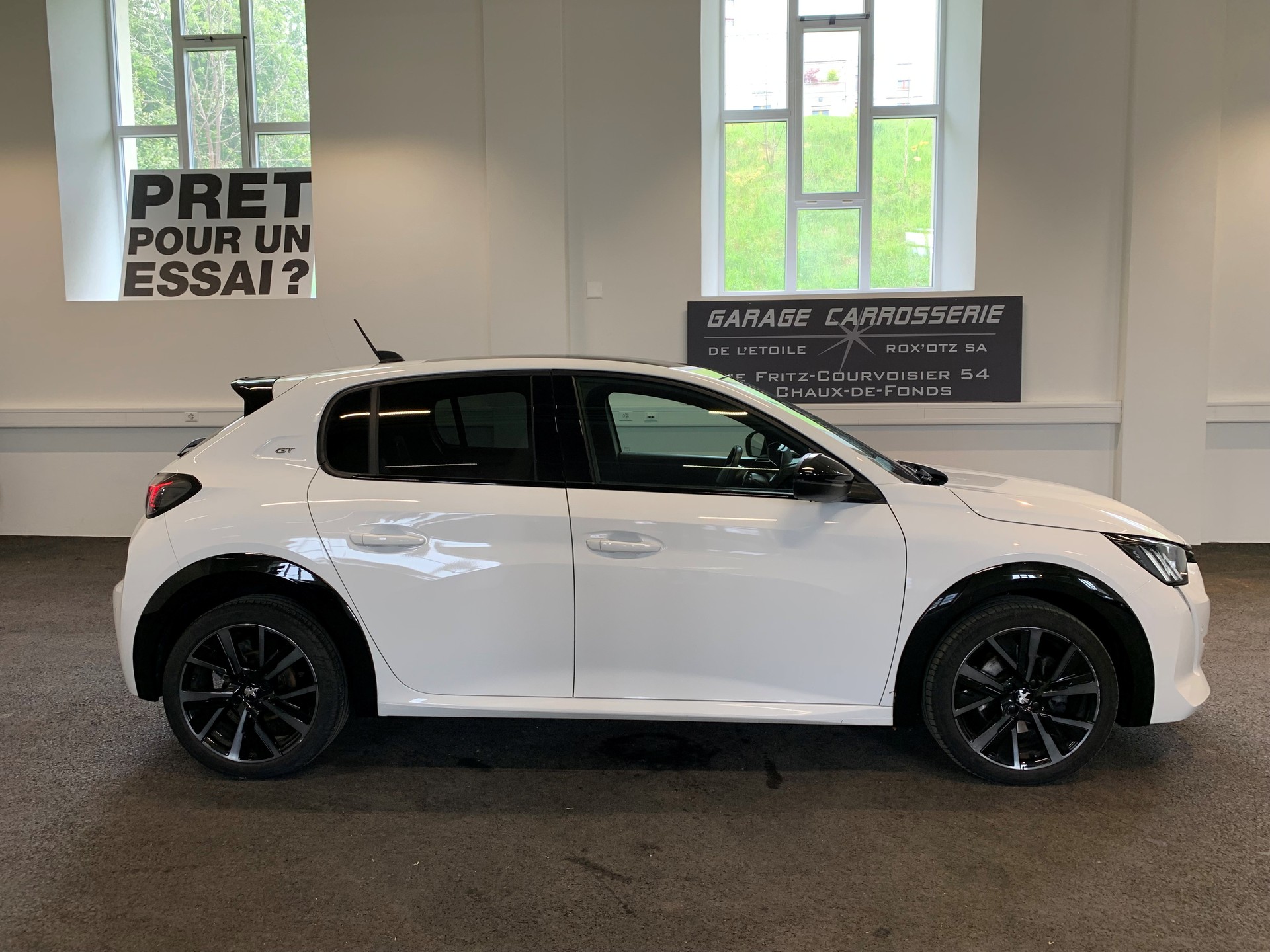 PEUGEOT 208 1.2 PureTech GT EAT8 - 5