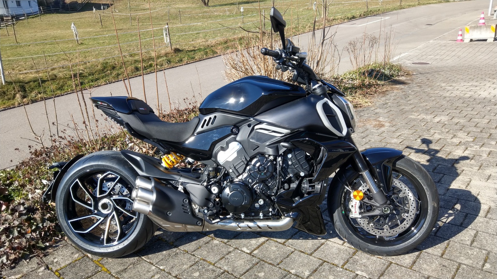 DUCATI Diavel V4