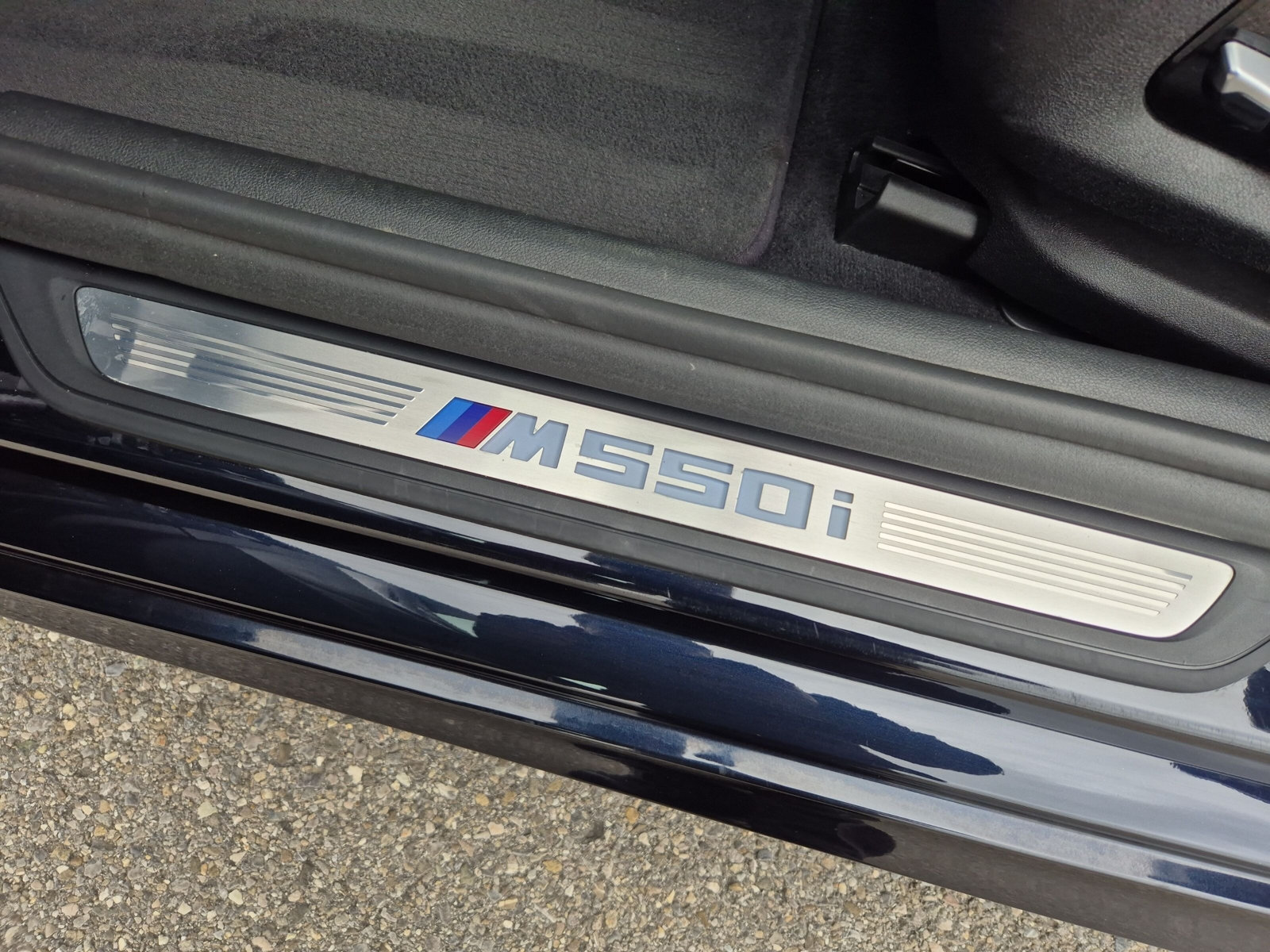 BMW M550i xDrive - 21