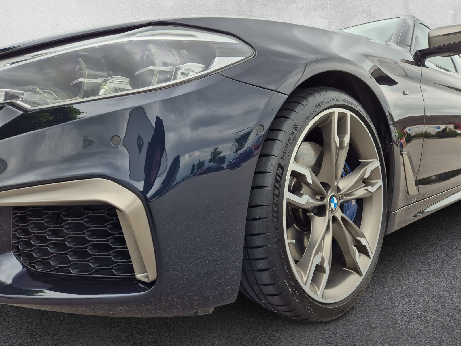 BMW M550i xDrive - 8