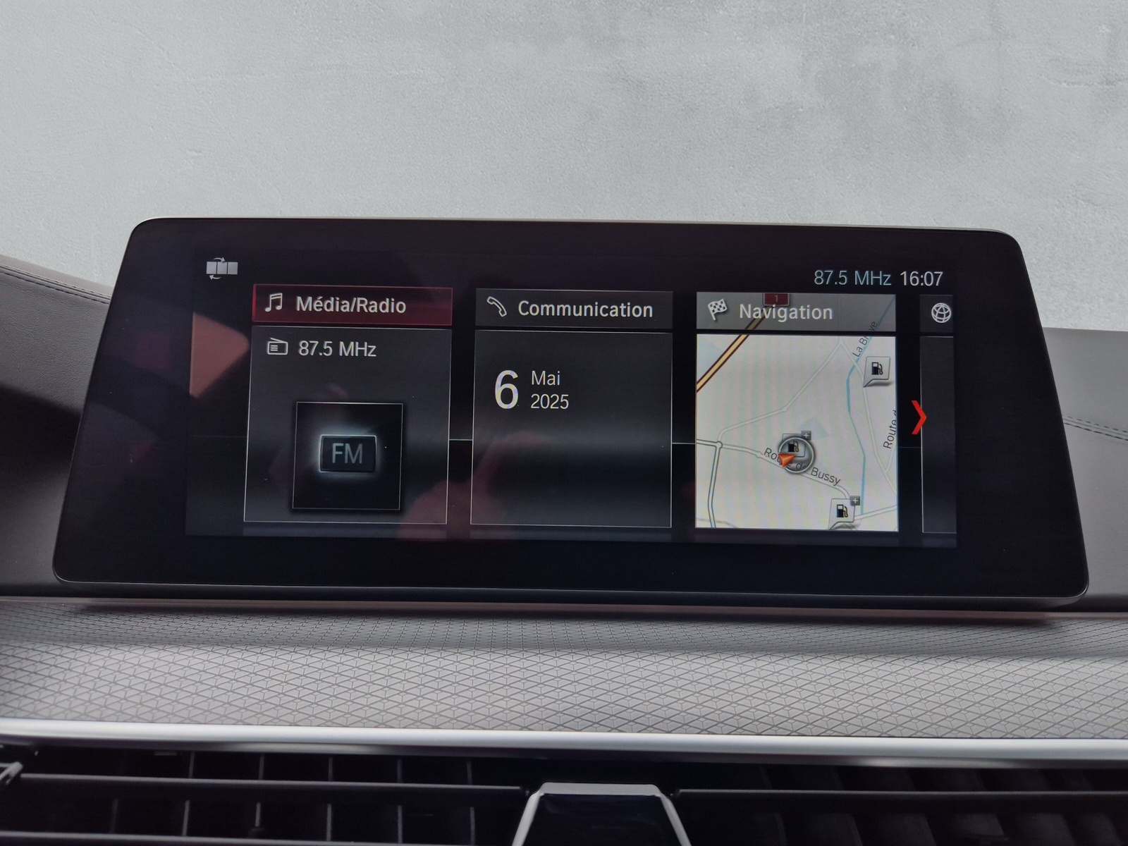 BMW M550i xDrive - 15