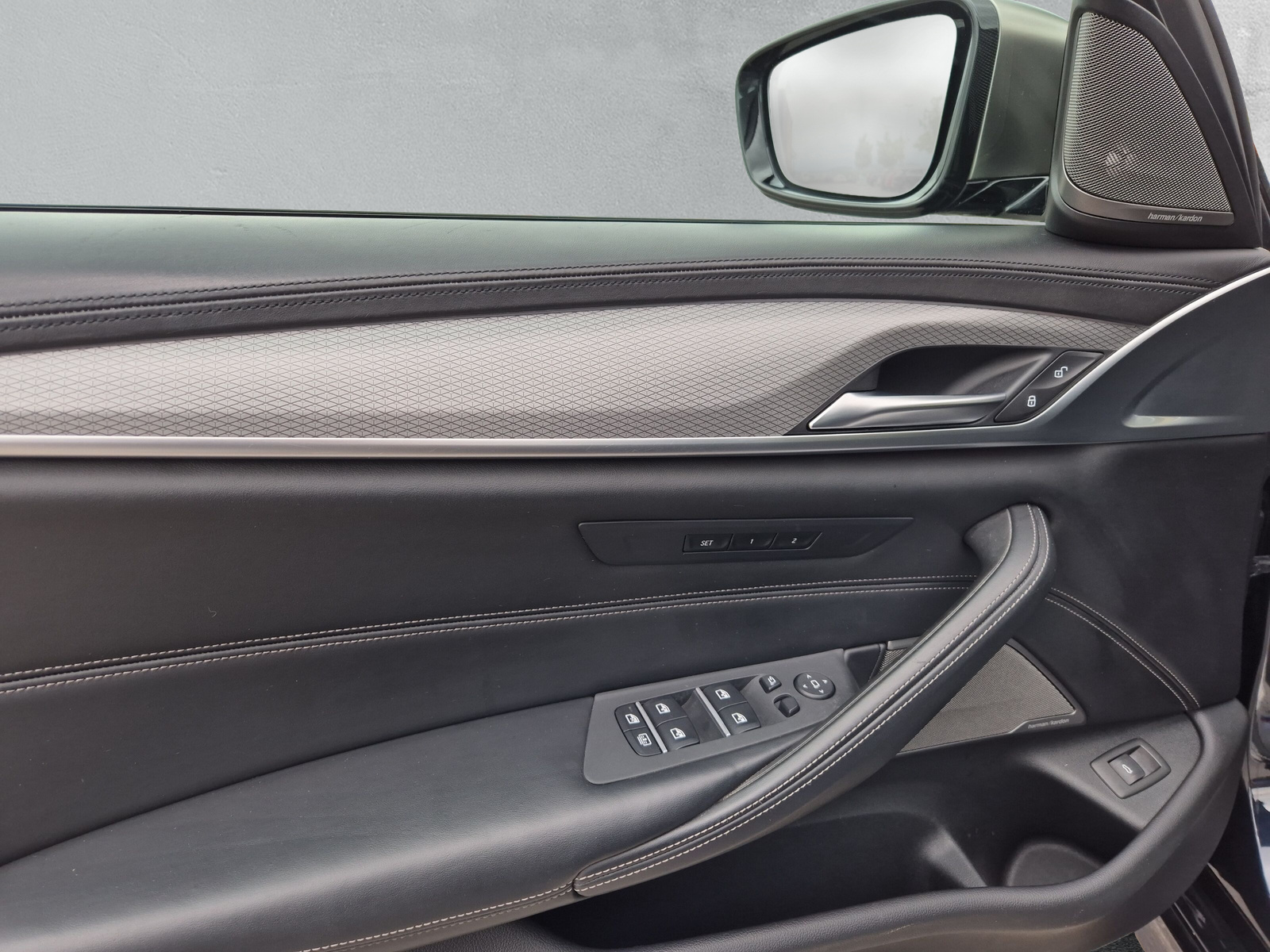 BMW M550i xDrive - 17