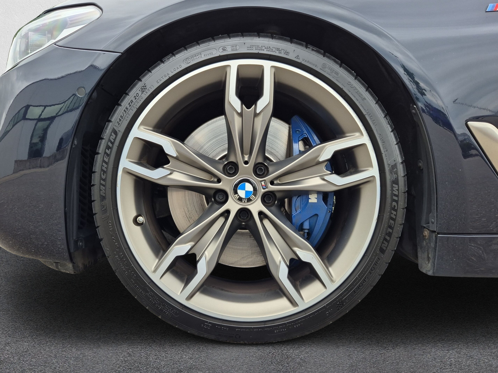 BMW M550i xDrive - 9