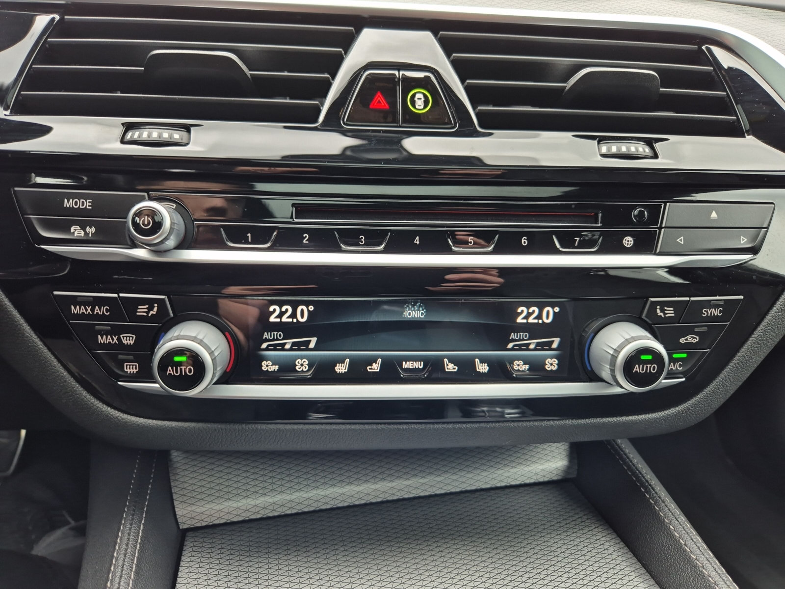 BMW M550i xDrive - 23