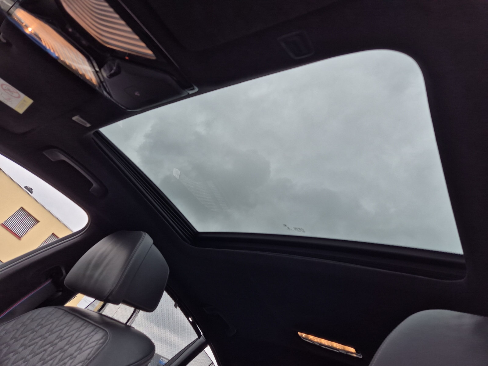 BMW M550i xDrive - 22