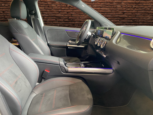 MERCEDES-BENZ GLA 200 7G-DCT - 11