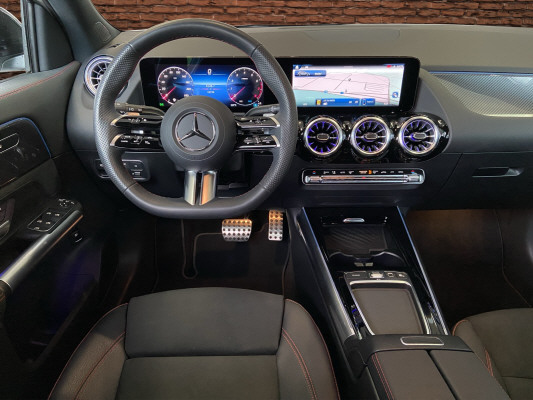 MERCEDES-BENZ GLA 200 7G-DCT - 9
