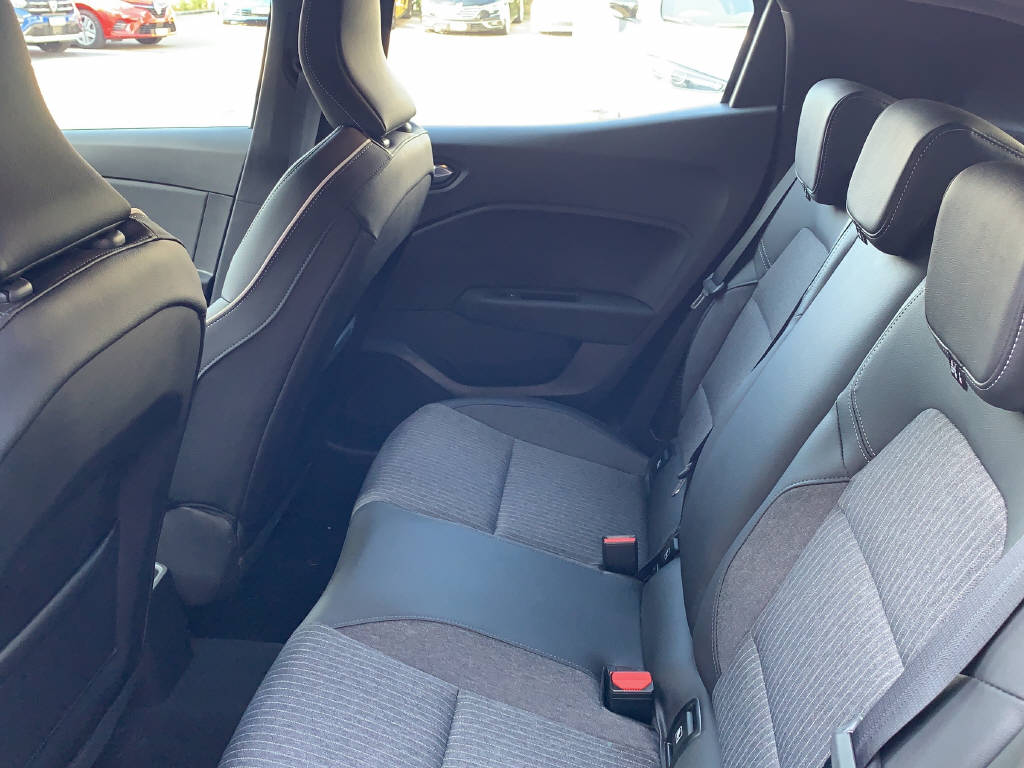 RENAULT Clio INTENS E-TECH 140 - 9