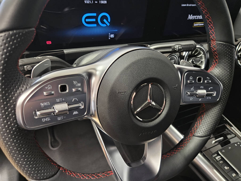 MERCEDES-BENZ EQA 300 4Matic Swiss Star - 8