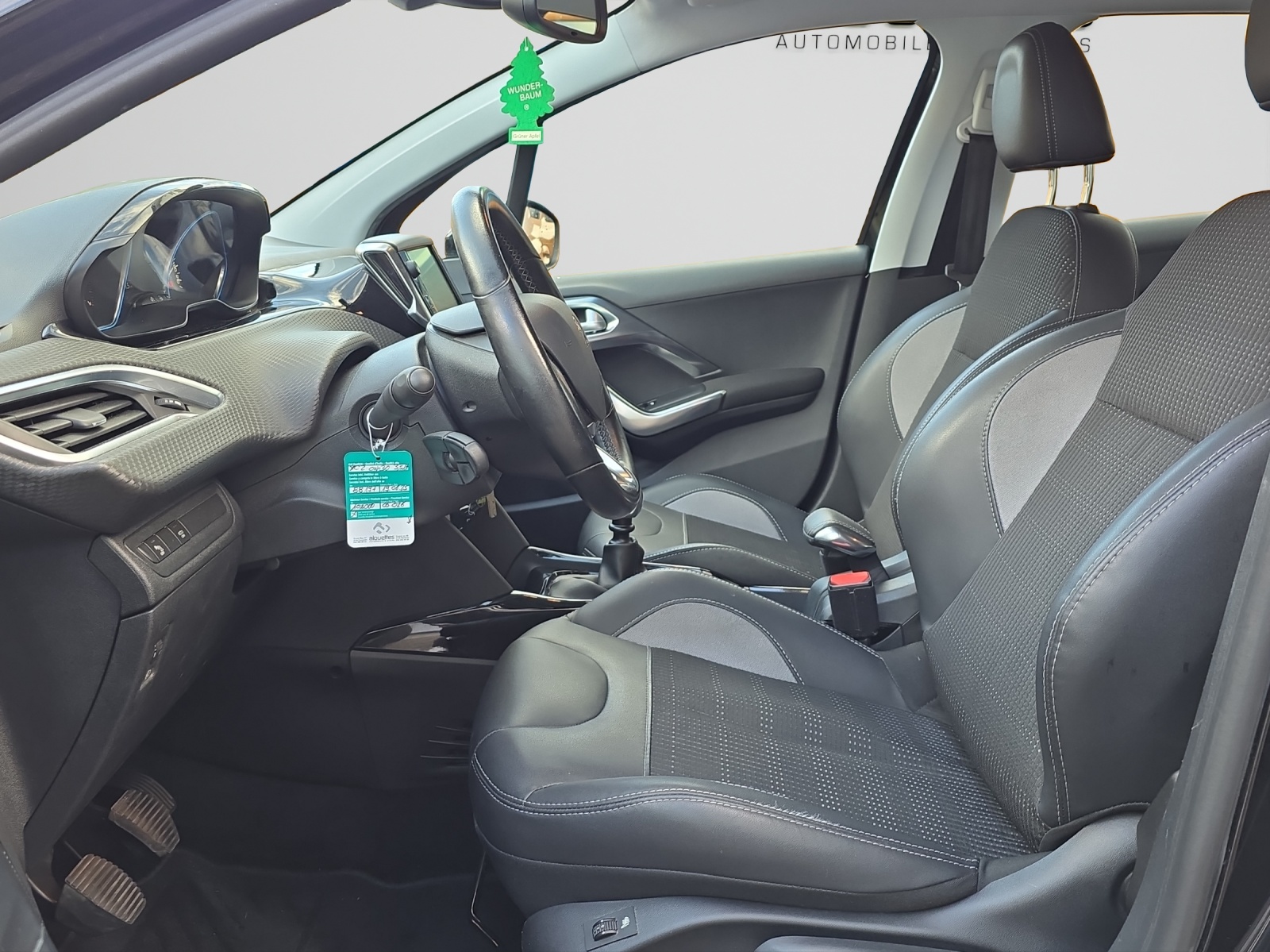 PEUGEOT 2008 1.2 PureTech Allure - 11