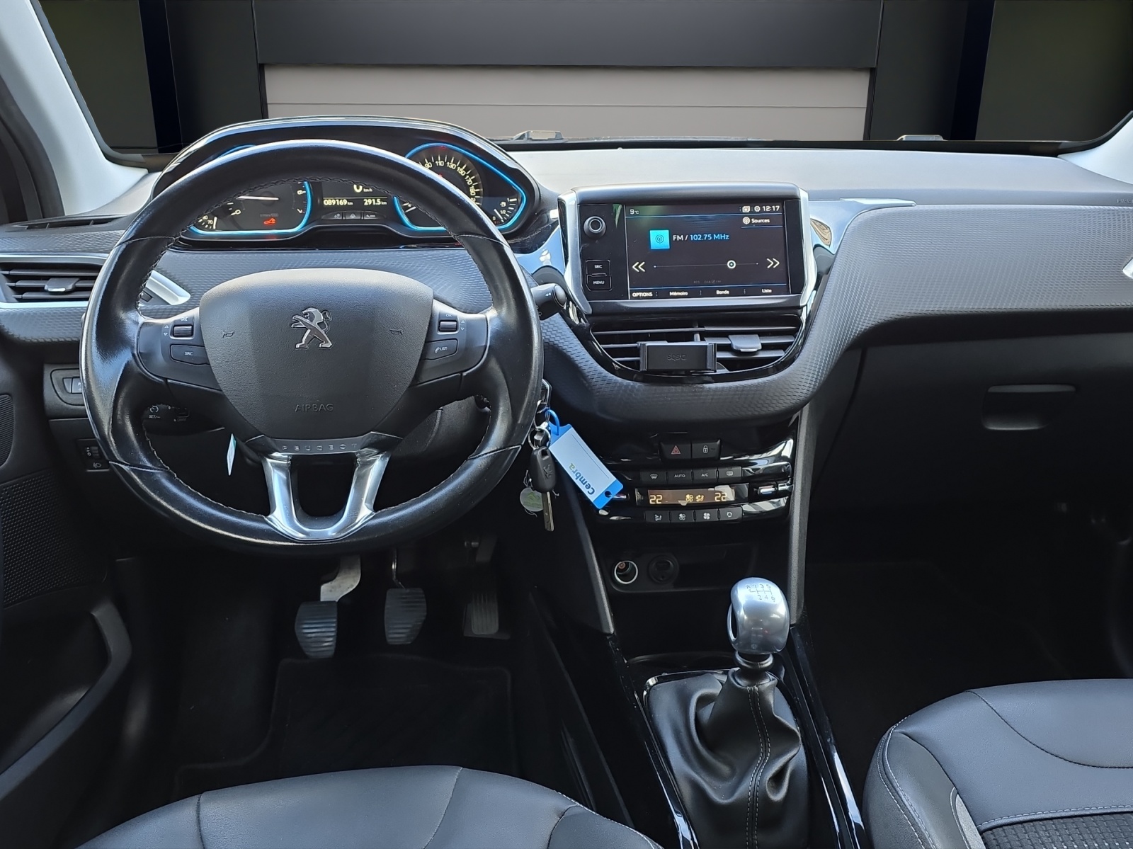 PEUGEOT 2008 1.2 PureTech Allure - 6