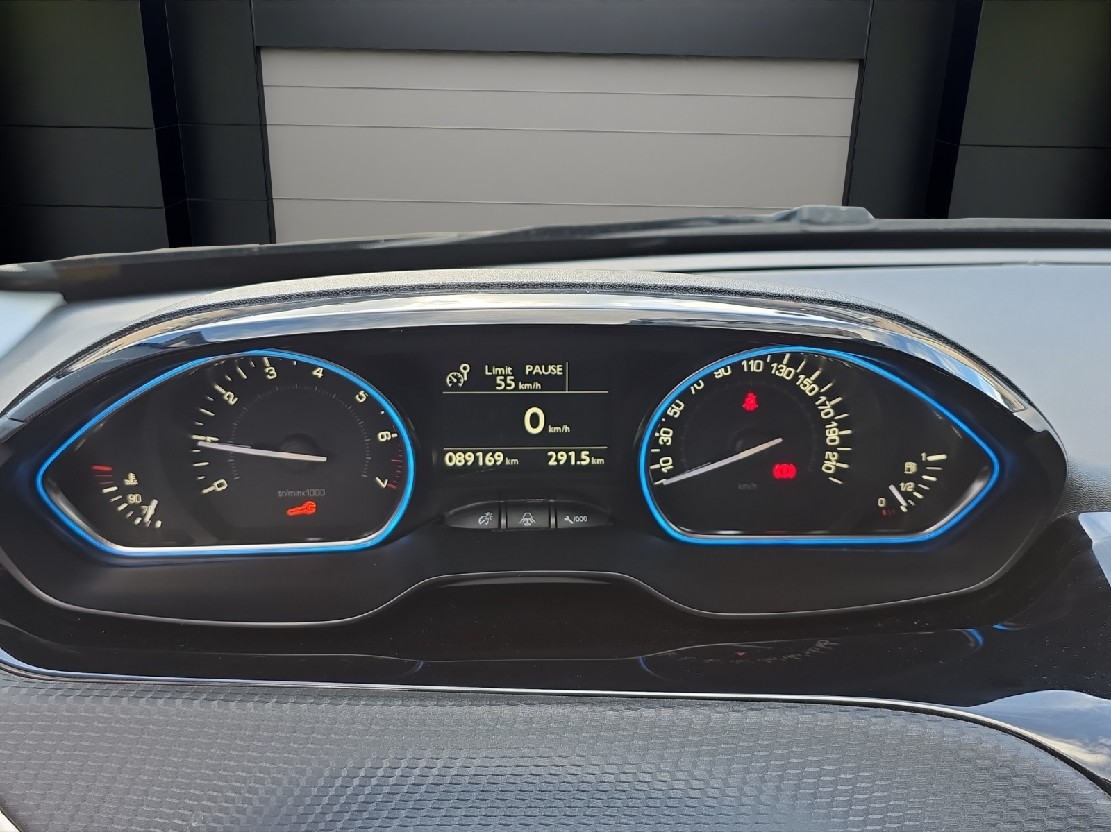 PEUGEOT 2008 1.2 PureTech Allure - 8