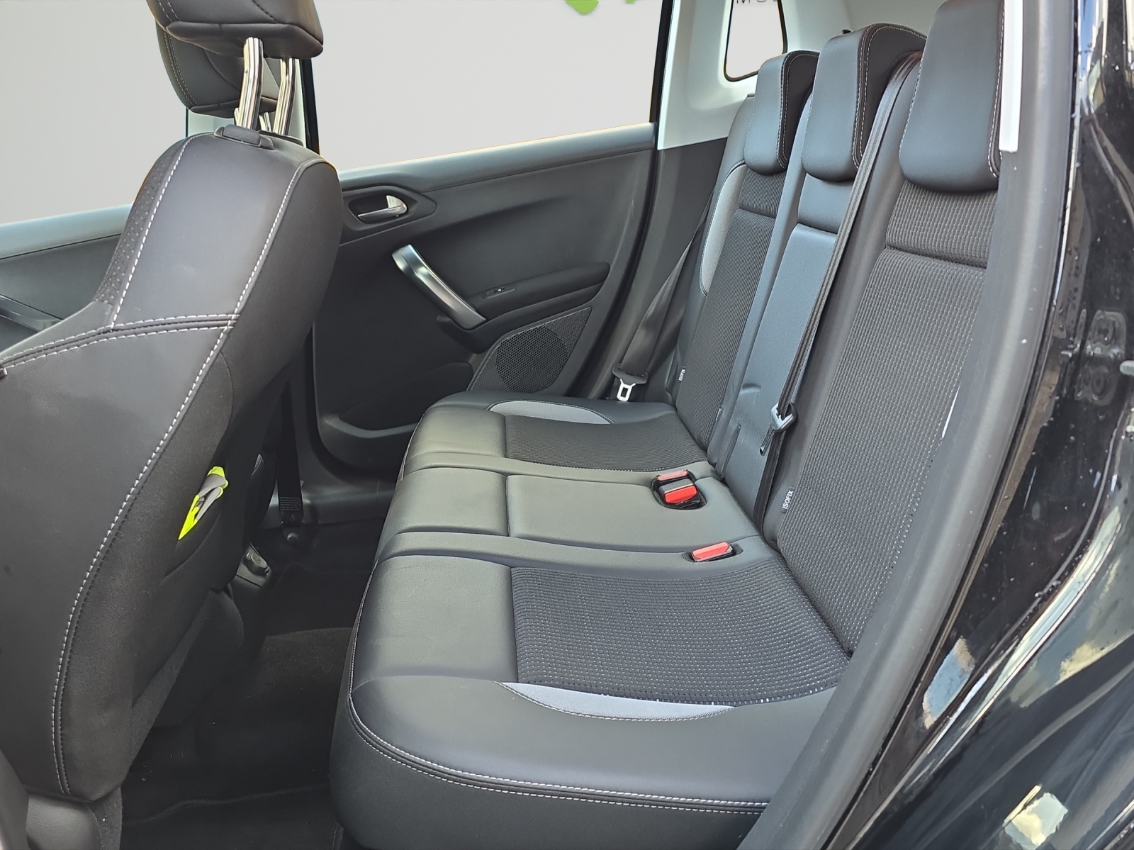 PEUGEOT 2008 1.2 PureTech Allure - 12