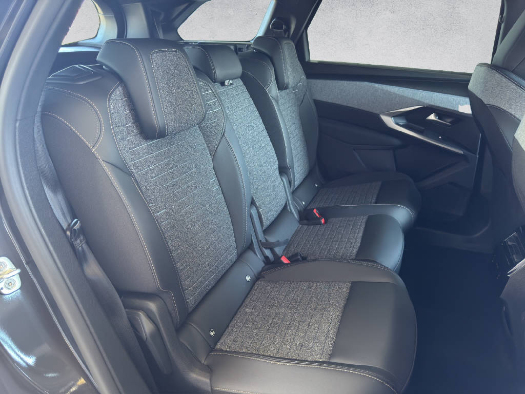 PEUGEOT 5008 1.2 Hybrid Allure Premium - 13