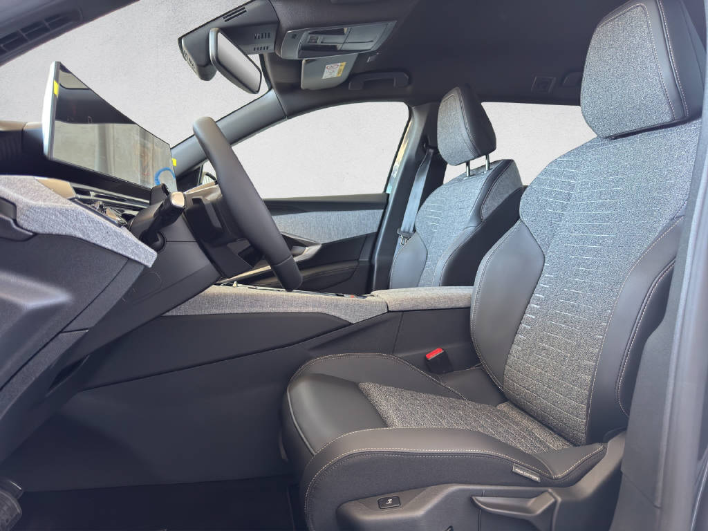 PEUGEOT 5008 1.2 Hybrid Allure Premium - 10