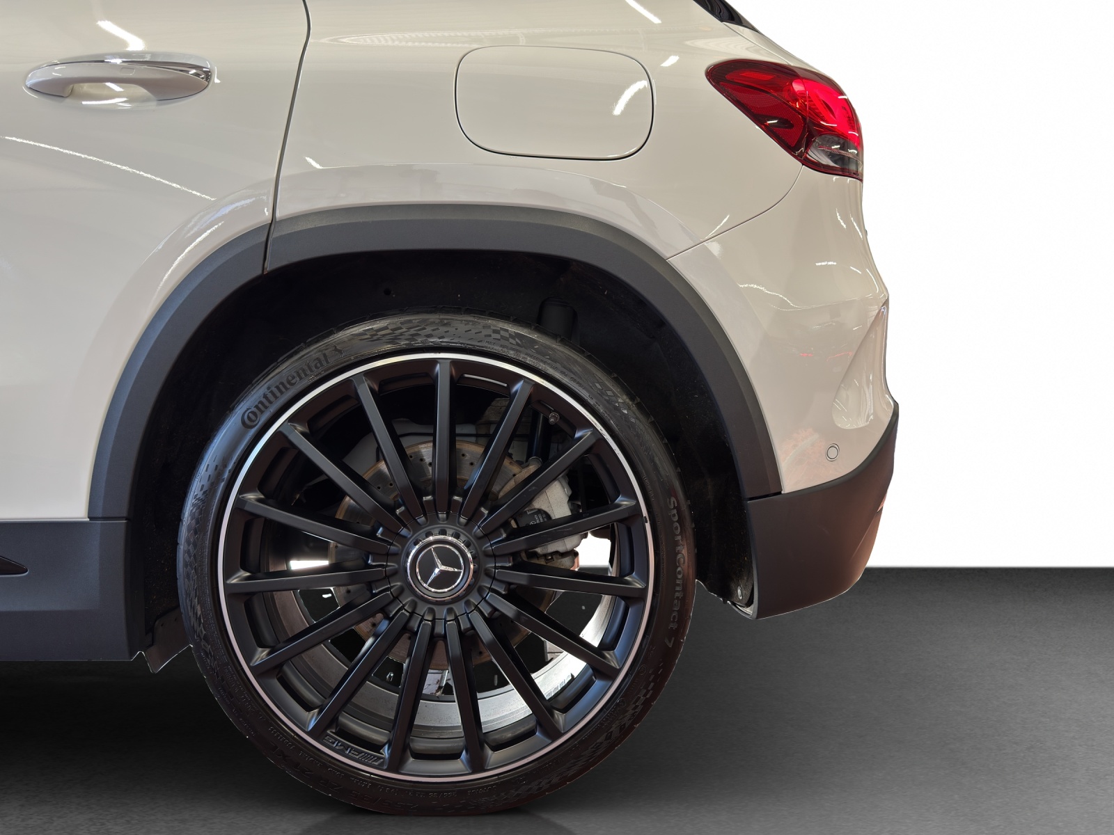 MERCEDES-BENZ GLA 35 AMG 4Matic - 23